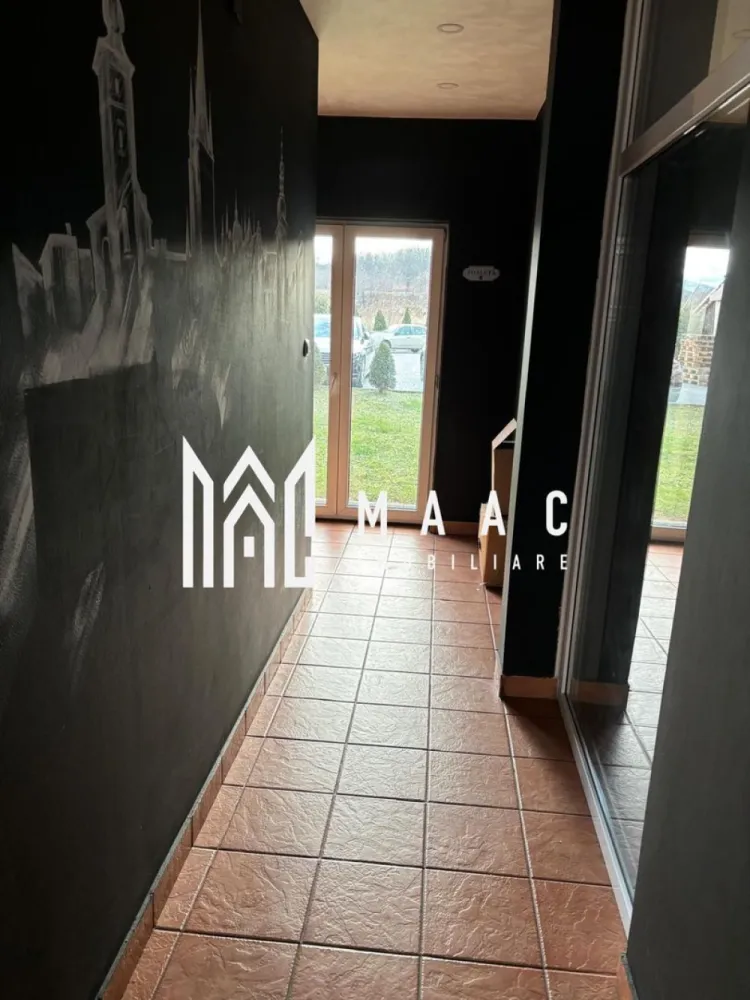 Complex turistic | 5600 MP | Vestem - MAAC Imobiliare vă prezintă o oportunitate excelentă de investiție în domeniul turismului! Un hotel renovat conform standardelor hoteliere internaționale, cu facilități de top, poate fi o afacere foarte profitabilă. Detalii ale proprietății: Teren total: 5600 mp, cu un teren suplimentar de 280 mp, care poate fi închiriat pentru a aduce venituri lunare constante. Hotel cu 25 de camere: inclusiv 2 apartamente de lux, duble și twin, dotate conform celor mai înalte standarde. Restaurant complet utilat, cu o capacitate de 200 mp, perfect pentru evenimente și servirea mesei. Bucătărie profesionistă, pregătită pentru a răspunde cerințelor unei industrii hoteliere de top. Terasă spațioasă pentru relaxare, ideală pentru momentele de răsfăț ale oaspeților. Fără investiții suplimentare necesare – afacerea poate începe să aducă profit din prima zi. Hotelul nu necesită nici o investiție suplimentară – investești și câștigi din prima zi. Venituri suplimentare: Luca – Las Vegas și Spălătoria Auto: surse adiționale de venit care completează încasările generate de hotel. Teren suplimentar de 280 mp: disponibil pentru închiriere, ceea ce poate asigura venituri lunare constante, sporind rentabilitatea afacerii. Locație: La doar 13 km de Sibiu: O locație convenabilă, cu acces ușor pentru turiști și vizitatori, ce adaugă valoare afacerii prin fluxul constant de clienți. Pentru mai multe detalii, vă rugăm să ne contactați specificând ID:CP2347368 }}