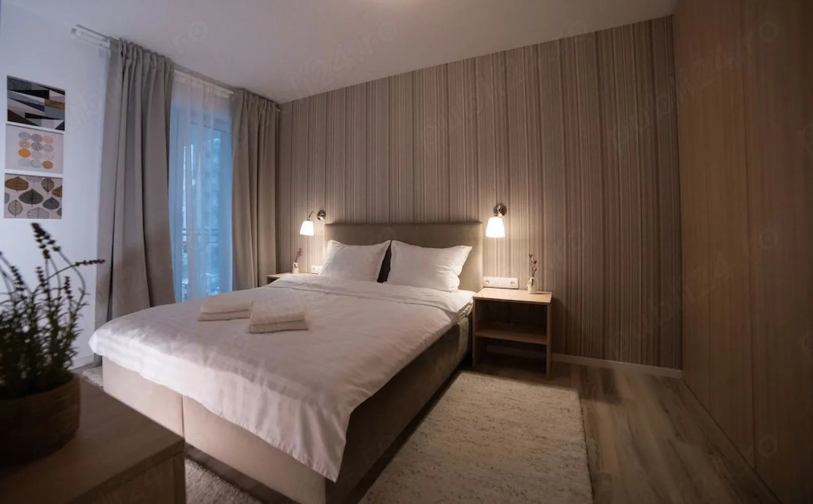 Apartament 3 camere de inchiriat, Denya Forest - Apartamentul este situat la etajul 1 din 11 (imobil cu 2 lifturi), cu vedere spre padure, dispus dupa cum urmeaza:
- hol acces
- living room + bucatarie + loc de luat masa
- dormitor
- dormitor secundar birou
- baie, cu vana
- wcs
- terasa de 16 mp
Apartamentul este compartimentat, astfel încât să te simți în largul tău, cu suprafețe vitrate mari, iar balconul îți oferă deschiderea de care ai nevoie, îmbinând armonios căldura casei cu libertatea pădurii din apropiere.
Dispune de aer conditionat, incalzire in pardoseala, tv in fiecare camera, masina de spalat etc

Locuinta se inchiriaza mobilata si utilata la pretul de 650 euro luna calendaristica, parcare supraterana inclusa. Se solicita si o garantie la nivelul a doua luni de chirie.
Contact- LUCIAN - 0771392744