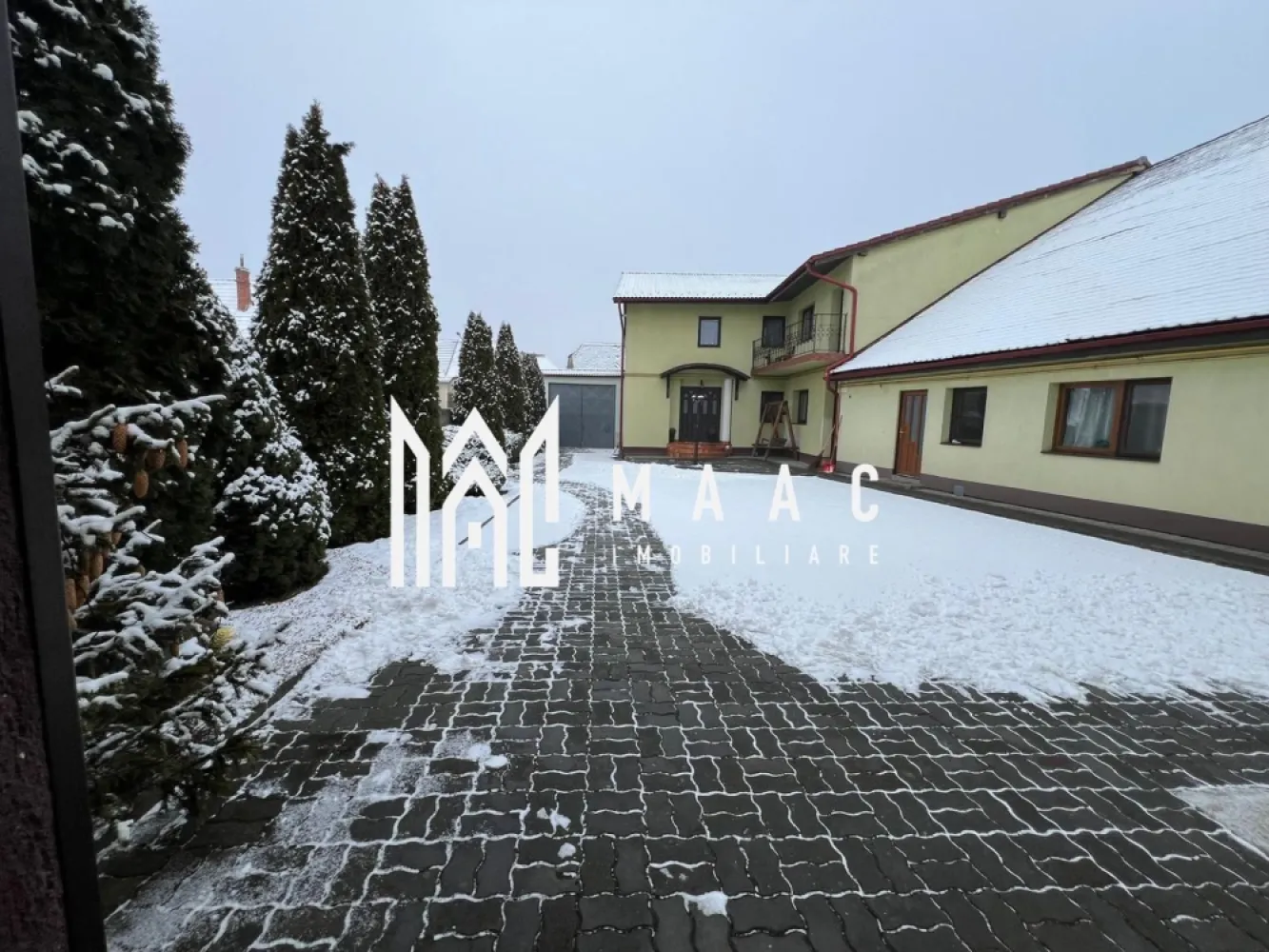 Pensiune + Casa | 626 MPU | Selimbar - MAAC IMOBILIARE vă prezintă Pensiune + Casa cu un potențial excepțional, situat într-o locație strategică, ideal pentru dezvoltarea unei afaceri în domeniul turismului și al ospitalității Pensiune în Plină Activitate, Profitabilă Locație: Poziție excelentă, ideală pentru turism, cu acces facil și vizibilitate bună. Caracteristici: 8 camere: Fiecare cu baie proprie, pentru confort maxim al oaspeților. Recepție Oficiu și loc de mic dejun: Spațiu dedicat pentru servirea mesei. 2 grupuri sociale suplimentare: Pentru zonele comune. Sală de relaxare: Perfectă pentru activități recreative. Terase: Închisă: Ideală pentru utilizare pe tot parcursul anului. Deschisă: Perfectă pentru zilele însorite. Dotări: Centrala pe gaz și centrala pe lemne, pentru flexibilitate și eficiență energetică. Boiler și șemineu termo, pentru un confort termic optim. Se predă complet mobilată, utilată și gata de preluare. Avantaje: Afacere deja profitabilă, cu predare imediată. Ideală pentru investitori care doresc o afacere la cheie, cu potențial de creștere. Casă Spațioasă în Aceeași Curte cu Pensiune Locație: Ideală pentru rezidență sau pentru extinderea unei afaceri turistice. Caracteristici Casă Principală: 6 Camere: Spațioase și bine organizate, potrivite pentru o familie mare sau diverse utilizări. 3 Băi: Renovate, cu finisaje de calitate. Hol: Spațios, conectând toate încăperile casei. 2 Balcoane: Cu priveliști încântătoare. Pivniță: Utilă pentru depozitare sau alte scopuri. Construită pe 2 nivele: Asigură separarea funcțională a spațiilor. Renovată: Ultima renovare în 2010, oferind un aspect modern și bine întreținut. Apartament Separat: Compus din: 1 cameră, bucătărie și baie, perfect pentru oaspeți sau închiriere. Curte: Amenajată cu bun gust: Include pavele și pomi tuia care creează o atmosferă relaxantă. Spațiu perfect: Pentru recreere sau activități în aer liber. Avantaje: Proximitate cu pensiunea: Poate fi utilizată ca extensie a acesteia sau pentru locuință privată. Posibilități multiple: Locuință personală, spațiu pentru oaspeți sau extindere a afacerii. O proprietate unică, care îmbină confortul locuinței private cu potențialul unei afaceri turistice. MAAC IMOBILIARE – Profesioniști în domeniul imobiliar, alături de dumneavoastră pentru realizarea celor mai bune tranzacții! Pentru mai multe informatii specificati ca ati vazut anuntul cu ID:CP2295947 }}