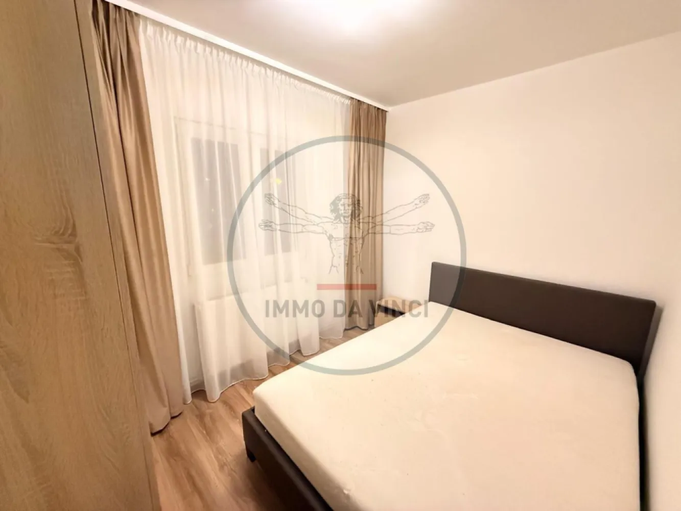 🔑 Apartament 4 camere | 4 dormitoare | 2 băi | 84 mp | Mărăști – Expo - 🔑 Apartament 4 camere | 4 dormitoare | 2 băi | 84 mp | Mărăști – Expo Transilvania Oferim spre închiriere un apartament spațios și luminos, situat în cartierul Mărăști, zona Expo Transilvania, pe strada Dâmboviței nr. 71, etaj 2 din 4. 📐 Suprafață utilă: aproximativ 84 mp 🌞 Expunere sud-vestică – apartament luminos pe tot parcursul zilei 🏠 Compartimentare: 4 camere (4 dormitoare) 3 dormitoare cu pat matrimonial 1 dormitor cu canapea extensibilă Bucătărie închisă, complet mobilată și utilată 2 băi (una cu cadă, una cu cabină de duș) Hol generos Balcon 🛋 Dotări: Mobilat complet Electrocasnice (frigider, aragaz, mașină de spălat etc.) Spații multiple de depozitare Centrală termică proprie Finisaje moderne Etaj intermediar (2/4) 📍 Localizare excelentă: Aproape de Expo Transilvania Stații de autobuz în imediata apropiere Magazine, supermarketuri, farmacii Acces facil spre centru și FSEGA / Iulius Mall Ideal pentru familie, grup de studenți sau persoane care își doresc un apartament compartimentat eficient, într-o zonă foarte bine conectată la oraș. 📞 Pentru detalii și vizionări: 0756 935 933 0749 367 179 }}