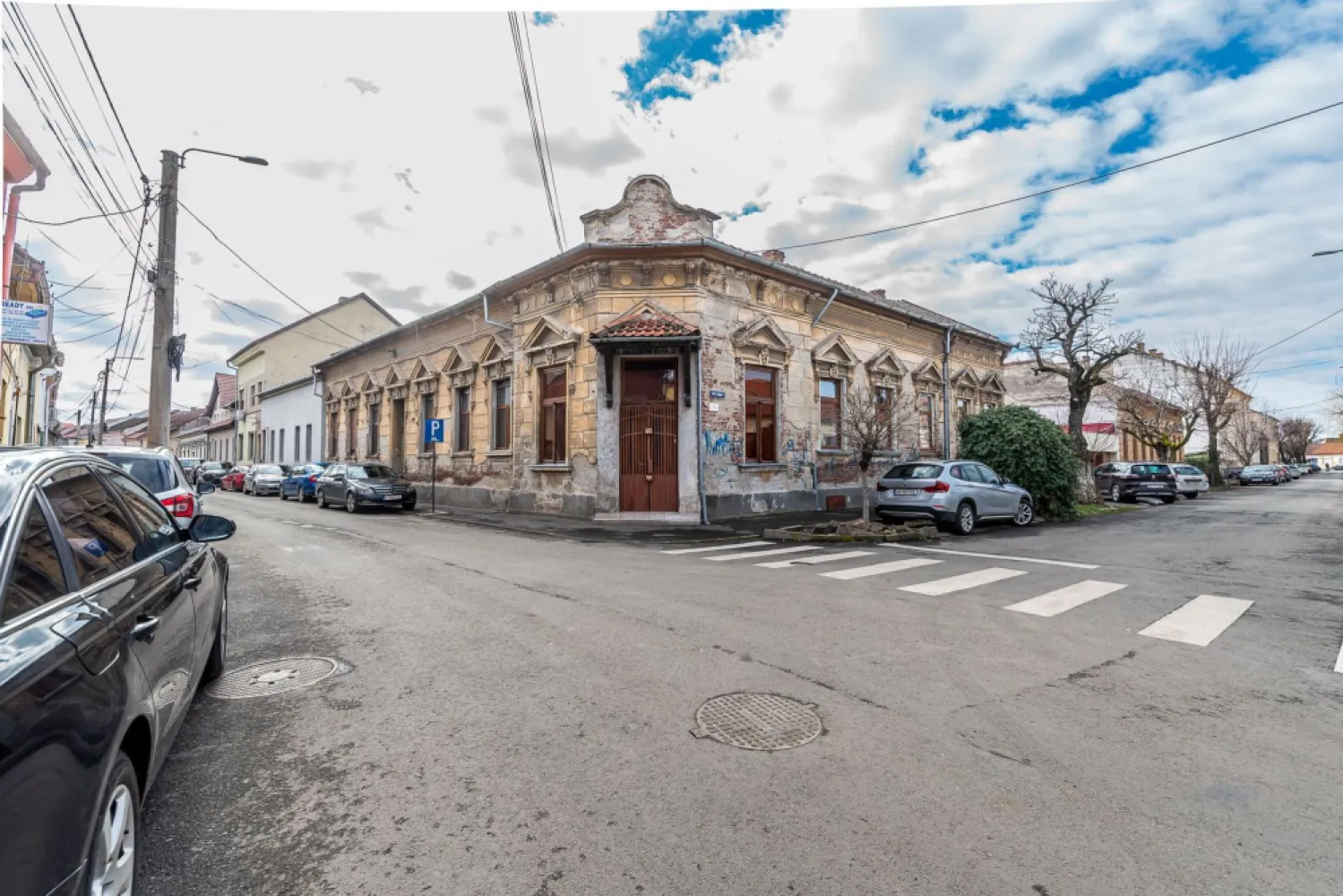 Apartament cu 3 Camere la Casă pe Strada I.L. Caragiale, Arad - 🌟 Oportunitate de Neratat! 🌟 Comision 0 la cumpărare. Îți dorești un cămin confortabil, situat într-o zonă centrală și vibrantă? Te invităm să descoperi genul de proprietate rară pe piață, acest apartament cu 3 camere, perfect pentru tine! Detalii Apartament: Locație: central, Strada I.L. Caragiale, Arad Living spațios Dormitor confortabil Bucătărie funcțională Baie Boxă în pivniță pentru depozitare A treia cameră cu intrare separată, ideală pentru birou sau studio, ce poate fi unită cu restul proprietății Curte comună: Un spațiu verde perfect pentru relaxare cu doar 4 vecini Locație excelentă: în centrul orașului, restaurante și transport public Loc de parcare gratuit: Un avantaj rar în zona centrală Preț: 94.900 euro Nu rata ocazia de a transforma acest apartament în căminul tău! Contactează-ne pentru mai multe detalii sau pentru a programa o vizionare. 📞 Contact: 0724 694 458 📧 Email: dorel.veres@acasaarad.ro Fiecare zi este o nouă oportunitate de a face un pas spre visul tău! ✨ Nu dispui de toată suma? Te ajutăm noi gratuit! Îți obținem oferte de la 16 bănci. Ai o proprietate de vânzare în Arad și vrei să știi cât valorează cu adevărat? Sună-mă pentru o evaluare gratuită, fără obligații. Birou: ACASĂ | Agenție imobiliară Arad Bulevardul Decebal 2, Arad 310133 }}