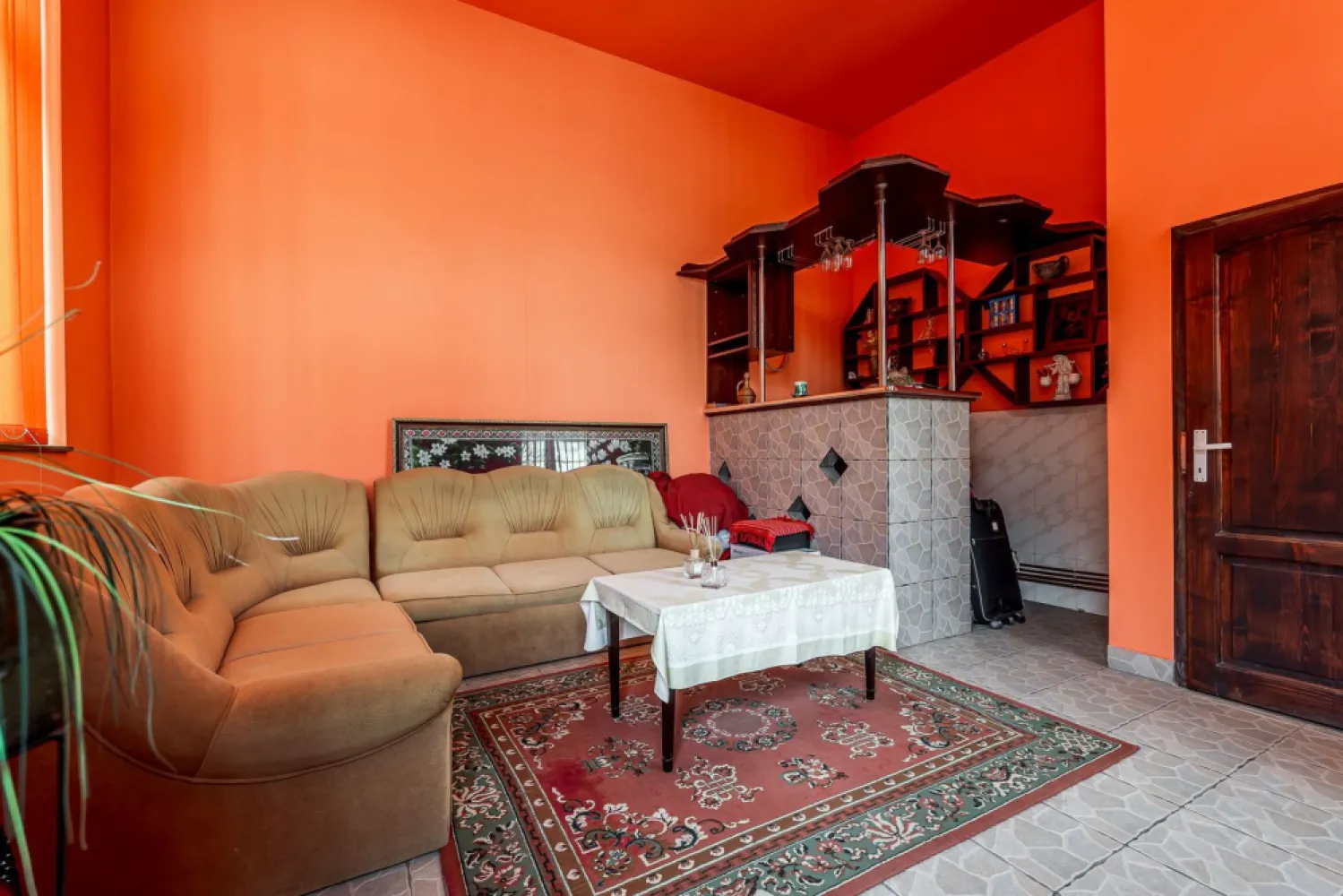 Apartament cu 3 Camere la Casă pe Strada I.L. Caragiale, Arad - 🌟 Oportunitate de Neratat! 🌟 Comision 0 la cumpărare. Îți dorești un cămin confortabil, situat într-o zonă centrală și vibrantă? Te invităm să descoperi genul de proprietate rară pe piață, acest apartament cu 3 camere, perfect pentru tine! Detalii Apartament: Locație: central, Strada I.L. Caragiale, Arad Living spațios Dormitor confortabil Bucătărie funcțională Baie Boxă în pivniță pentru depozitare A treia cameră cu intrare separată, ideală pentru birou sau studio, ce poate fi unită cu restul proprietății Curte comună: Un spațiu verde perfect pentru relaxare cu doar 4 vecini Locație excelentă: în centrul orașului, restaurante și transport public Loc de parcare gratuit: Un avantaj rar în zona centrală Preț: 94.900 euro Nu rata ocazia de a transforma acest apartament în căminul tău! Contactează-ne pentru mai multe detalii sau pentru a programa o vizionare. 📞 Contact: 0724 694 458 📧 Email: dorel.veres@acasaarad.ro Fiecare zi este o nouă oportunitate de a face un pas spre visul tău! ✨ Nu dispui de toată suma? Te ajutăm noi gratuit! Îți obținem oferte de la 16 bănci. Ai o proprietate de vânzare în Arad și vrei să știi cât valorează cu adevărat? Sună-mă pentru o evaluare gratuită, fără obligații. Birou: ACASĂ | Agenție imobiliară Arad Bulevardul Decebal 2, Arad 310133 }}