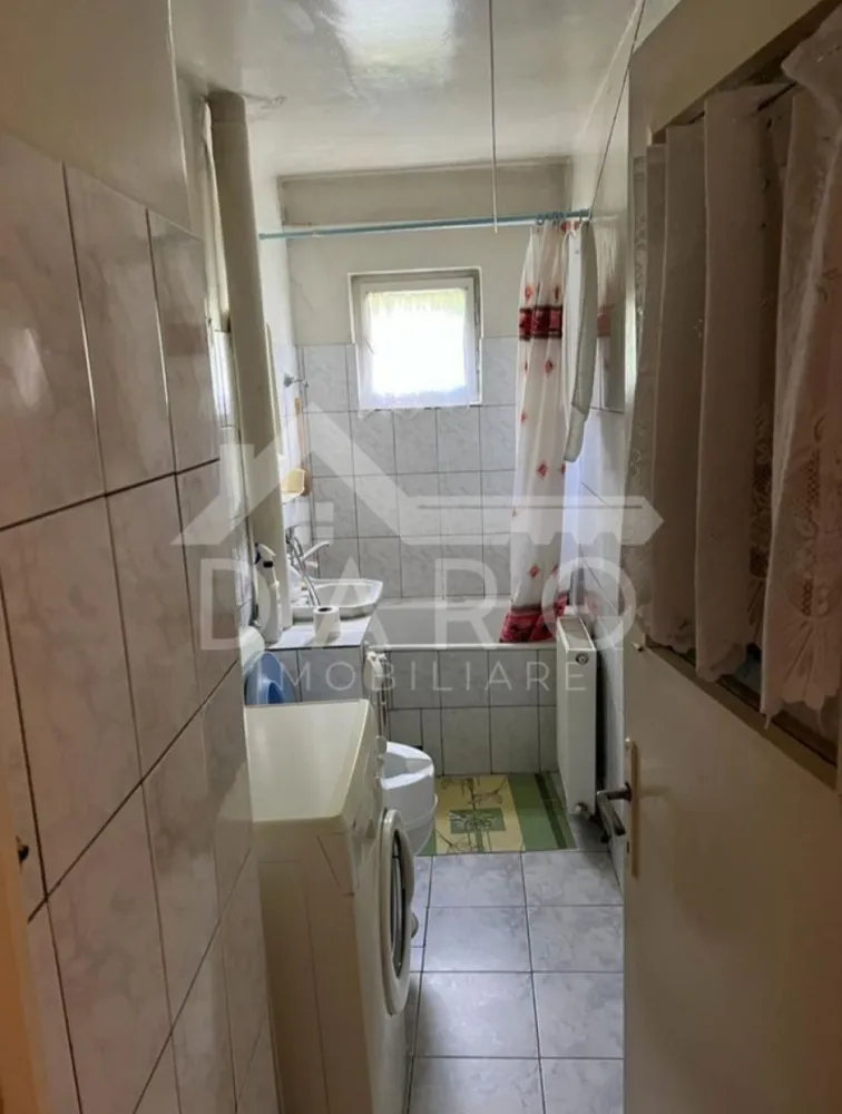 🏡 Apartament 2 camere de vânzare | 7 Noiembrie – Str. Păcii - 🏡 Apartament 2 camere de vânzare | 7 Noiembrie – Str. Păcii Se oferă spre vânzare apartament situat într-o zonă foarte bună, aproape de principalele puncte de interes din oraș. 📍 Locație excelentă: În apropiere de Spitalul Județean La câteva minute de Facultatea de Medicină (UMF) Piață și diverse magazine în zonă Acces rapid către Complexul Weekend Stații de transport în apropiere Detalii apartament: Etaj 4 Confort II Compartimentare: ✔ 2 camere ✔ Bucătărie ✔ Baie ✔ Hol ✔ Balcon închis 💎 Ideal pentru locuit sau pentru investiție (închiriere pentru studenți sau personal medical). 🤝 Proprietate promovată prin DARO Imobiliare 💳 Vrei să cumperi această proprietate și ai nevoie de finanțare? Prin Kiwi Finance beneficiezi de: ✔ analiză GRATUITĂ a eligibilității ✔ oferte de la peste 12 bănci ✔ negocierea dobânzii în favoarea ta ✔ suport complet până la semnarea contractului 📞 Detalii și vizionări: Coman Maria – DARO Imobiliare & Kiwi Finance 📱 0749 535 729 🔑 DARO Imobiliare – găsim proprietatea potrivită 💳 Kiwi Finance – obținem creditul pentru a o cumpăra. }}