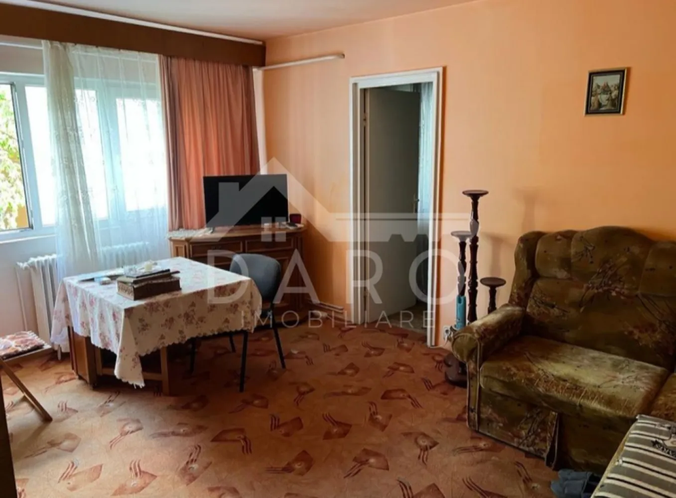 🏡 Apartament 2 camere de vânzare | 7 Noiembrie – Str. Păcii - 🏡 Apartament 2 camere de vânzare | 7 Noiembrie – Str. Păcii Se oferă spre vânzare apartament situat într-o zonă foarte bună, aproape de principalele puncte de interes din oraș. 📍 Locație excelentă: În apropiere de Spitalul Județean La câteva minute de Facultatea de Medicină (UMF) Piață și diverse magazine în zonă Acces rapid către Complexul Weekend Stații de transport în apropiere Detalii apartament: Etaj 4 Confort II Compartimentare: ✔ 2 camere ✔ Bucătărie ✔ Baie ✔ Hol ✔ Balcon închis 💎 Ideal pentru locuit sau pentru investiție (închiriere pentru studenți sau personal medical). 🤝 Proprietate promovată prin DARO Imobiliare 💳 Vrei să cumperi această proprietate și ai nevoie de finanțare? Prin Kiwi Finance beneficiezi de: ✔ analiză GRATUITĂ a eligibilității ✔ oferte de la peste 12 bănci ✔ negocierea dobânzii în favoarea ta ✔ suport complet până la semnarea contractului 📞 Detalii și vizionări: Coman Maria – DARO Imobiliare & Kiwi Finance 📱 0749 535 729 🔑 DARO Imobiliare – găsim proprietatea potrivită 💳 Kiwi Finance – obținem creditul pentru a o cumpăra. }}
