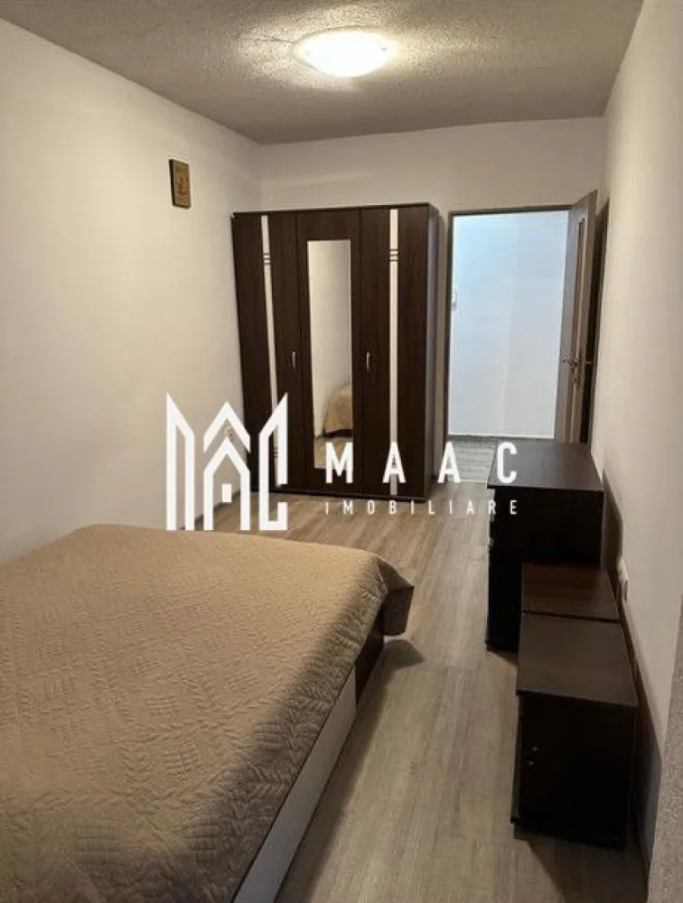 Apartament 3 camere | 58 mp | Construcție nouă | Lift | Doamna Stanca - Maac Imobiliare prezintă un apartament modern cu 3 camere, situat într-un imobil nou, P+10 cu lift, aflat în imediata apropiere a Kaufland și Shopping City Sibiu, pe strada Doamna Stanca. Proprietatea este poziționată la etajul 9 și oferă o suprafață utilă de 58 mp, plus balcon. Compartimentare: Living open space cu bucătărie 2 dormitoare Baie cu geam Hol Balcon Dotări și îmbunătățiri: Se vinde mobilat și utilat complet Gresie și faianță Uși interioare din lemn Geamuri termopan cu tâmplărie PVC Centrală termică proprie Pentru mai multe detalii precizati telefonic ca ati vazut anuntul cu ID: CP2842282 }}