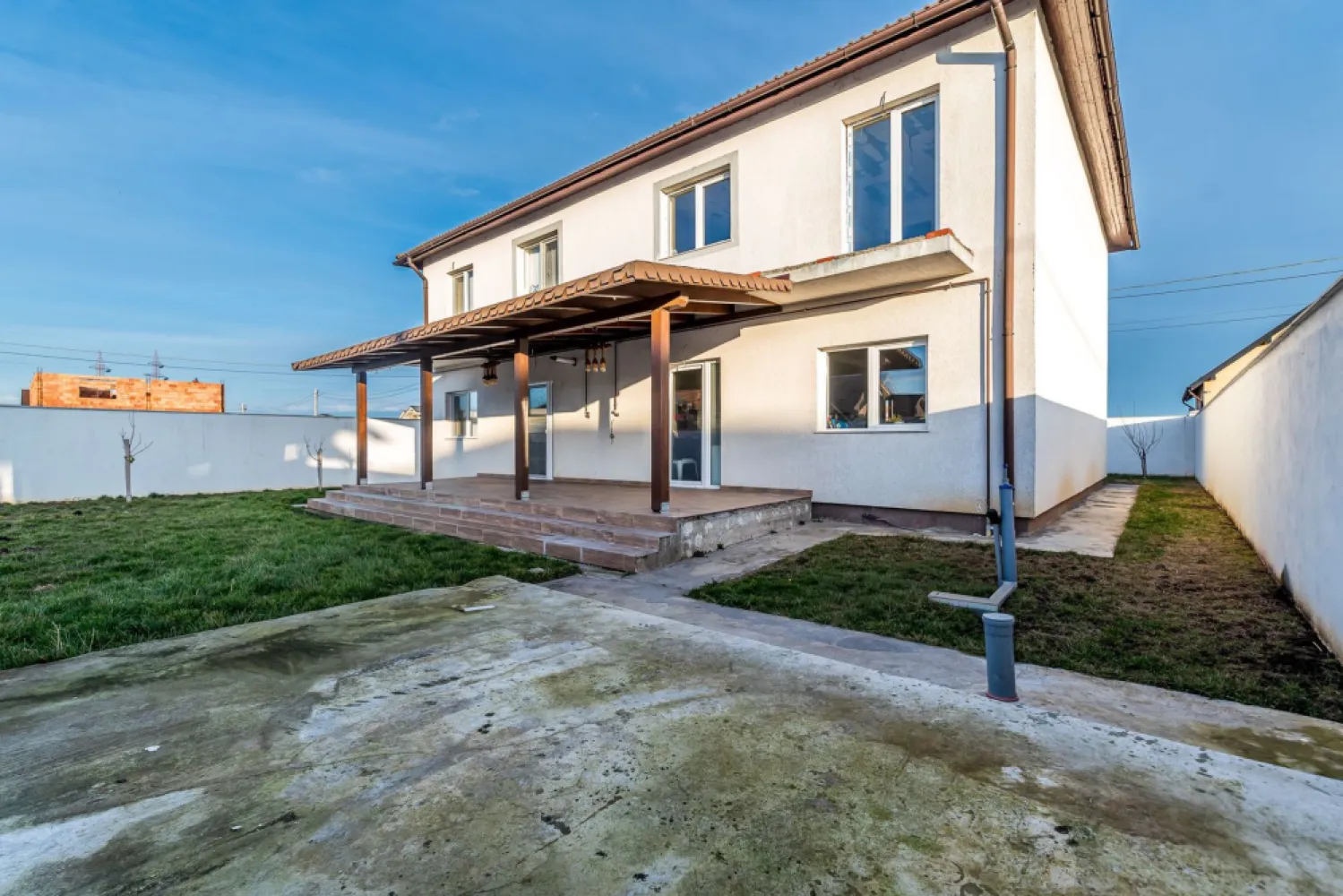 Doua case de vanzare la pret de una in Vladimirescu cartierul Florilor