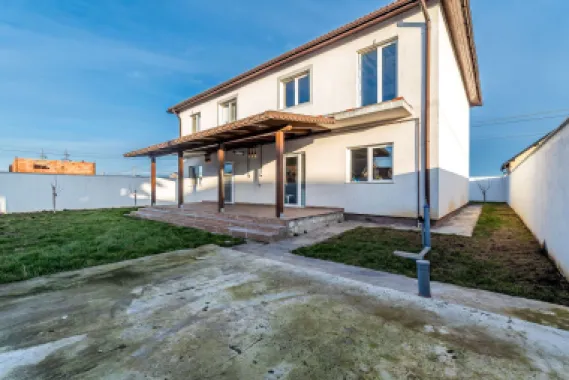 Doua case de vanzare la pret de una in Vladimirescu cartierul Florilor