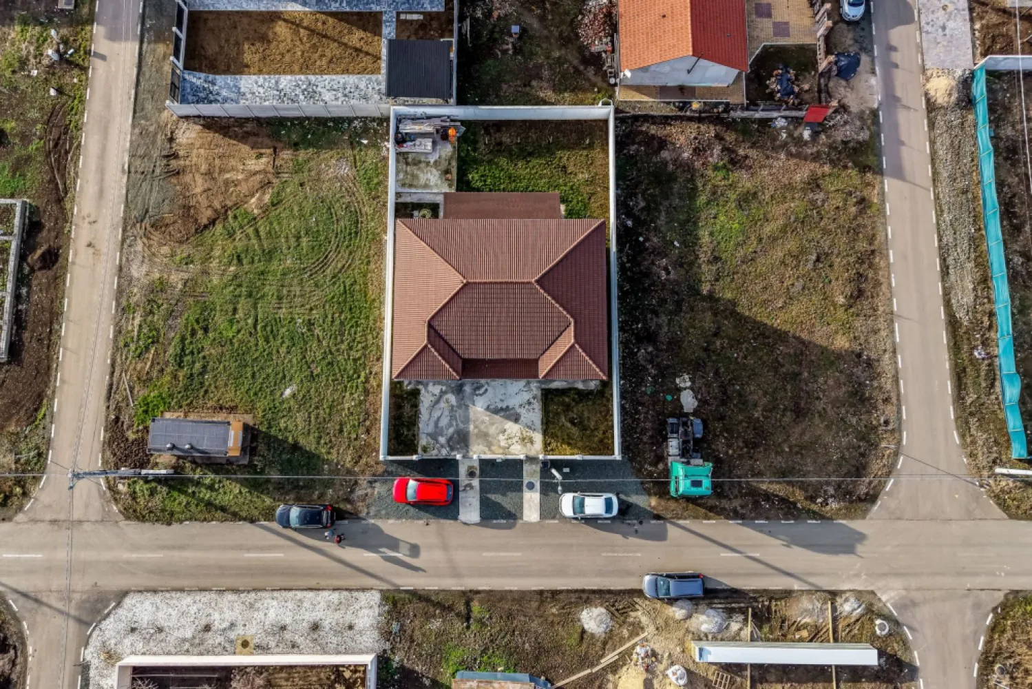 Doua case de vanzare la pret de una in Vladimirescu cartierul Florilor