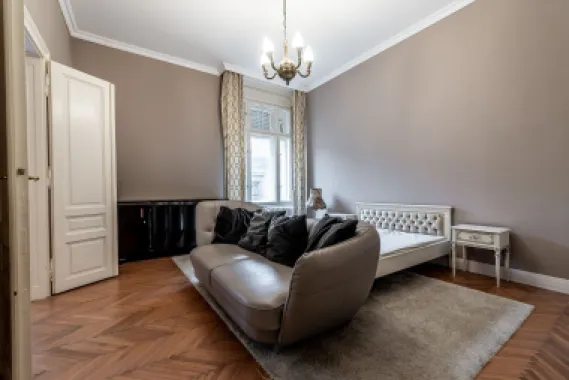 Apartament spatios cu 3 camere de LUX pe Metianu Comision 0