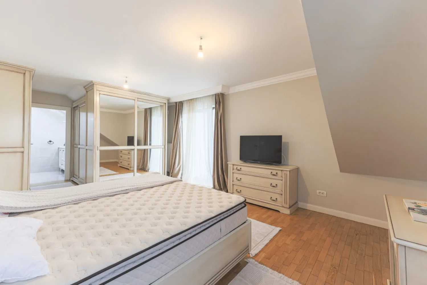 Casă premium în Subcetate, construcție nouă finisaje de lux Comision 0