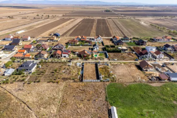 Teren de 733 mp în Livada, cu gard finalizat, Comision 0