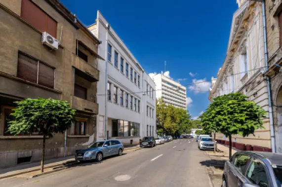 Clădire ultracentrală de vânzare Bulevardul Decebal Comision 0