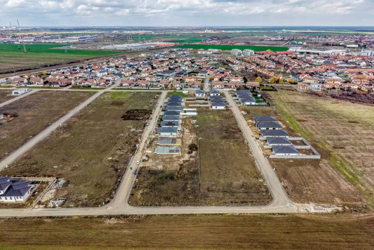 Teren 637 mp | 2 fronturi stradale | Cartier Via Carmina