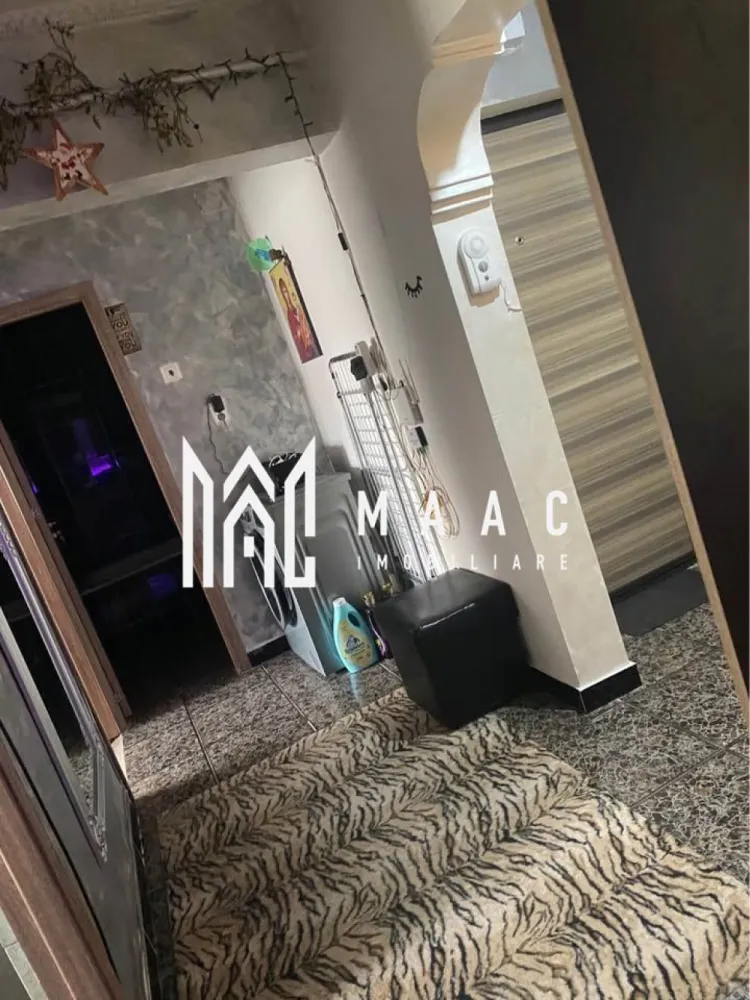 Apartament 2 camere | Zona Centrala | Mobilat si Utilat - MAAC Imobiliare vă propune spre vânzare un apartament cu 2 camere, situat în zona centrală din Râmnicu Vâlcea, în imediata apropiere a ASIROM – o locație excelentă, cu acces facil către magazine, instituții, mijloace de transport și toate punctele de interes ale orașului. Apartamentul are o suprafață de 57 mp și este situat la etajul 4 din 4, oferind liniște și intimitate. Proprietatea este renovată complet, realizată cu atenție la detalii și finisaje moderne, fiind pregătită pentru mutare imediată. Caracteristici principale: -Suprafață: 57 mp -Etaj: 4/4 -Renovat integral -Dotat cu aer condiționat Se vinde mobilat și utilat complet, exact cum se prezintă Apartamentul reprezintă o alegere ideală atât pentru locuință proprie, cât și pentru investiție, datorită poziționării centrale și a faptului că nu necesită investiții suplimentare. Pentru mai multe informații și programarea unei vizionări, vă invităm să contactați echipa MAAC Imobiliare. CP2941855 }}