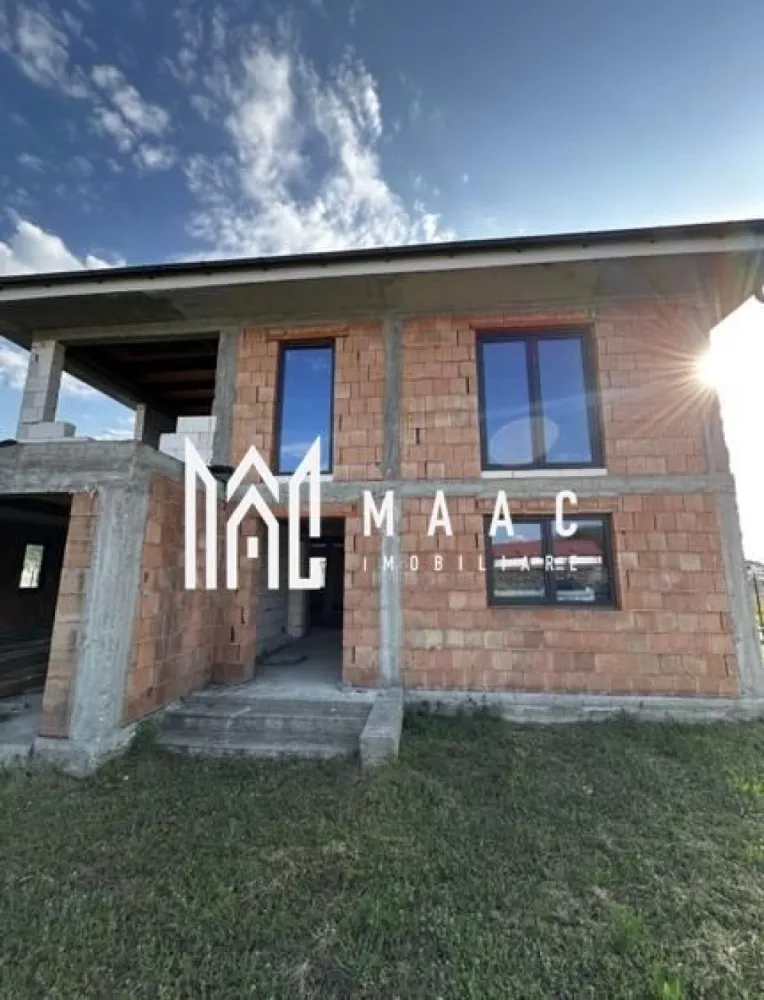 Maac Imobiliare propune spre vânzare Casă nouă P+1 în Budești – Râmnicu Vâlcea, - Vă prezentăm o proprietate modernă, construită pentru uz personal, cu materiale premium și investiție considerabilă, situată într-o zonă liniștită și accesibilă. 📐 Detalii proprietate: Suprafață utilă: 260 mp Suprafață teren: 500 mp Regim de înălțime: Parter + Etaj Garaj interior: 2 locuri auto 🏠 Compartimentare inteligentă: 🔹 Parter: 1 dormitor 1 baie Living spațios open-space Bucătărie modernă Garaj interior generos (2 mașini) 🔹 Etaj: 2 dormitoare, fiecare cu baie proprie Dormitor matrimonial cu dressing separat Terasă mare, ideală pentru relaxare ✔️ În total: 3 dormitoare, 3 băi, living, bucătărie, terasă și garaj 🧱 Construcție și finisaje: Construcție din cărămidă solidă Materiale și finisaje premium Casă realizată pentru uz personal — atenție la detalii și calitate superioară Toate utilitățile necesare pentru mutare imediată Această proprietate este ideală pentru o familie care își dorește confort, spațiu generos și o zonă liniștită, aproape de oraș. 📞 Pentru mai multe detalii și programarea unei vizionări, contactați Maac Imobiliare. }}
