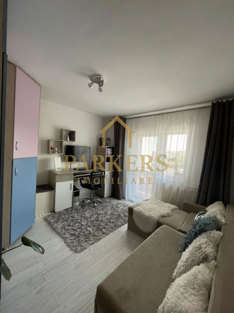 Apartament 2 camere decomandat de vanzare zona Marasti - Parkers Imobiliare oferă spre vânzare apartament cu 2 camere situat la etajul 4 cu suprafață de 52 mp finisat, se vinde complet mobilat și utilat exact ca în poze, camere luminoase cu atmosferă plăcută, bucătărie modernă dotată cu electrocasnice actuale, loc de parcare inclus, amplasat într-o zonă foarte bună aproape de magazine, restaurante, cafenele, mijloace de transport în comun și parcuri ideale pentru relaxare }}