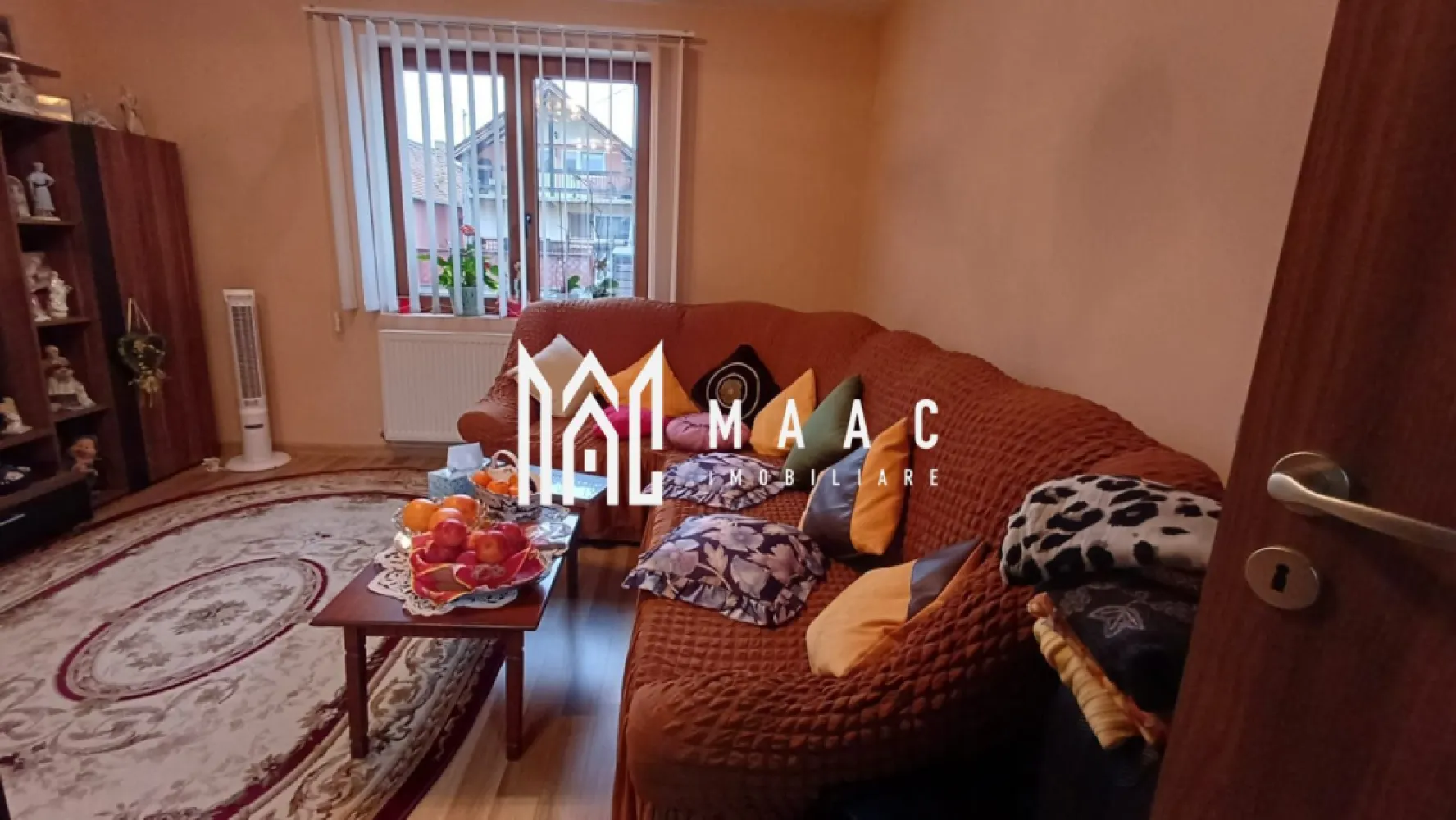 Casa | 2 camere | Teren 570 | Pivnita | Gusterita - Maac Imobiliare vă propune spre vânzare o casă complet renovată, situată la câțiva kilometri de orașul Sibiu, într-o zonă liniștită și ușor accesibilă, ideală pentru cei care își doresc confort și eficiență energetică. Proprietatea dispune de 2 camere și se vinde mobilată și utilată complet, oferind viitorilor proprietari posibilitatea de a se muta imediat. Casa beneficiază de multiple îmbunătățiri: instalație de gaz nouă, instalație de apă nouă, precum și acoperiș schimbat, toate realizate pentru siguranță și durabilitate pe termen lung. Locuința este dotată cu 15 panouri fotovoltaice, cu orientare sud-vestică, care asigură un consum redus de energie și un nivel ridicat de autonomie. Proprietatea are o suprafață de 50 mpu, iar terenul total de 570 mp include curte + grădină, oferind spațiu generos pentru relaxare, activități în aer liber sau amenajări suplimentare. Această casă reprezintă o oportunitate excelentă pentru cei care caută o locuință modernizată, complet echipată și situată într-o zonă liniștită, aproape de Sibiu. Pentru mai multe detalii, vă invităm să contactați Maac Imobiliare, specificând ID: CP2841523 }}