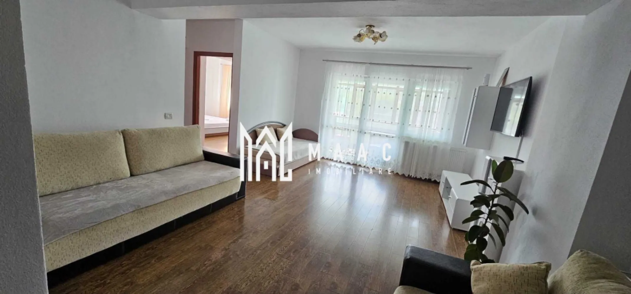 Apartament 3 Camere | Etaj 2 | Zona Centrala - MAAC Imobiliare vă propune spre vânzare un apartament modern și spațios, situat pe strada Morilor, în Râmnicu Vâlcea, într-un bloc nou, poziționat chiar la strada principală. Apartamentul este situat la etajul 2 din 6, imobilul fiind dotat cu lift, și oferă un confort ridicat datorită compartimentării generoase și poziționării excelente. Compartimentare și beneficii: 2 dormitoare luminoase 2 băi Living foarte spațios Bucătărie generoasă, complet mobilată 2 balcoane închise cu termopan Vedere mixtă: către strada principală și către curtea interioară Se vinde mobilat complet Proprietatea beneficiază de loc de parcare inclus, situat în curtea privată a complexului, precum și de acces la curte privată, oferind siguranță și intimitate. Datorită amplasării pe strada principală Morilor, într-un bloc nou cu lift, și a compartimentării ideale pentru o familie, apartamentul reprezintă o oportunitate excelentă atât pentru locuință proprie, cât și pentru investiție. Pentru mai multe informații sau programarea unei vizionări, vă invităm să contactați echipa MAAC Imobiliare. CP2938549 }}