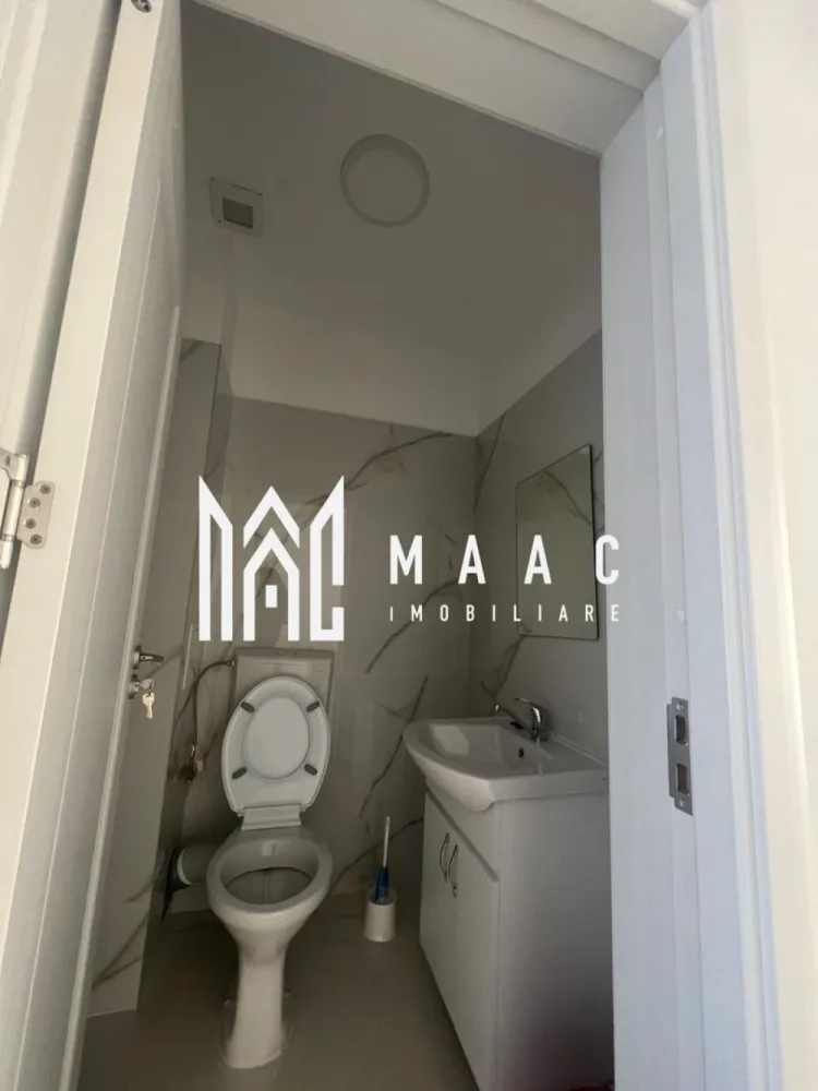 Spatiu Comercial | Zona Centrala Kauffland | 156 MP - MAAC Imobiliare vă propune spre inchiriere un spațiu comercial modern, situat în Ansamblul Rezidențial Central din Râmnicu Vâlcea, într-o zonă cu vizibilitate foarte bună și acces facil. Imobilul are o suprafață utilă de 156 mp, fiind ideal pentru diverse activități comerciale sau de servicii (clinică medicală, birouri, showroom, salon, activități educaționale etc.). Spațiul beneficiază de: * Două intrări, oferind flexibilitate în organizare și flux operațional * Două grupuri sanitare * Amenajări moderne, realizate cu atenție la detalii * Centrală termică proprie, pentru control eficient al costurilor * Sistem de ventilație, asigurând un climat optim pentru desfășurarea activității Poziționarea în cadrul unui ansamblu rezidențial central oferă acces la un vad comercial bun și potențial ridicat de dezvoltare a afacerii. Pentru informații suplimentare sau programarea unei vizionări, echipa MAAC Imobiliare vă stă la dispoziție. ID : CP2943284 }}