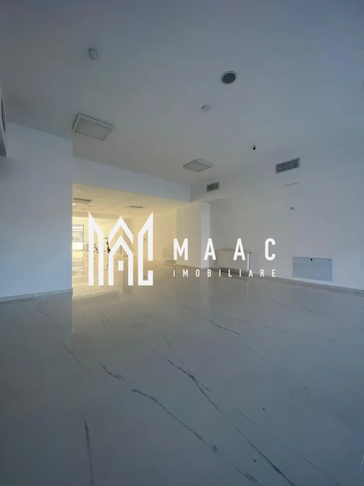 Spatiu Comercial| Zona Centrala | Kauffland | 156 MP - MAAC Imobiliare vă propune spre vânzare un spațiu comercial modern, situat în Ansamblul Rezidențial Central din Râmnicu Vâlcea, într-o zonă cu vizibilitate foarte bună și acces facil. Imobilul are o suprafață utilă de 156 mp, fiind ideal pentru diverse activități comerciale sau de servicii (clinică medicală, birouri, showroom, salon, activități educaționale etc.). Spațiul beneficiază de: * Două intrări, oferind flexibilitate în organizare și flux operațional * Două grupuri sanitare * Amenajări moderne, realizate cu atenție la detalii * Centrală termică proprie, pentru control eficient al costurilor * Sistem de ventilație, asigurând un climat optim pentru desfășurarea activității Poziționarea în cadrul unui ansamblu rezidențial central oferă acces la un vad comercial bun și potențial ridicat de dezvoltare a afacerii. Pentru informații suplimentare sau programarea unei vizionări, echipa MAAC Imobiliare vă stă la dispoziție. ID : CP2943236 }}