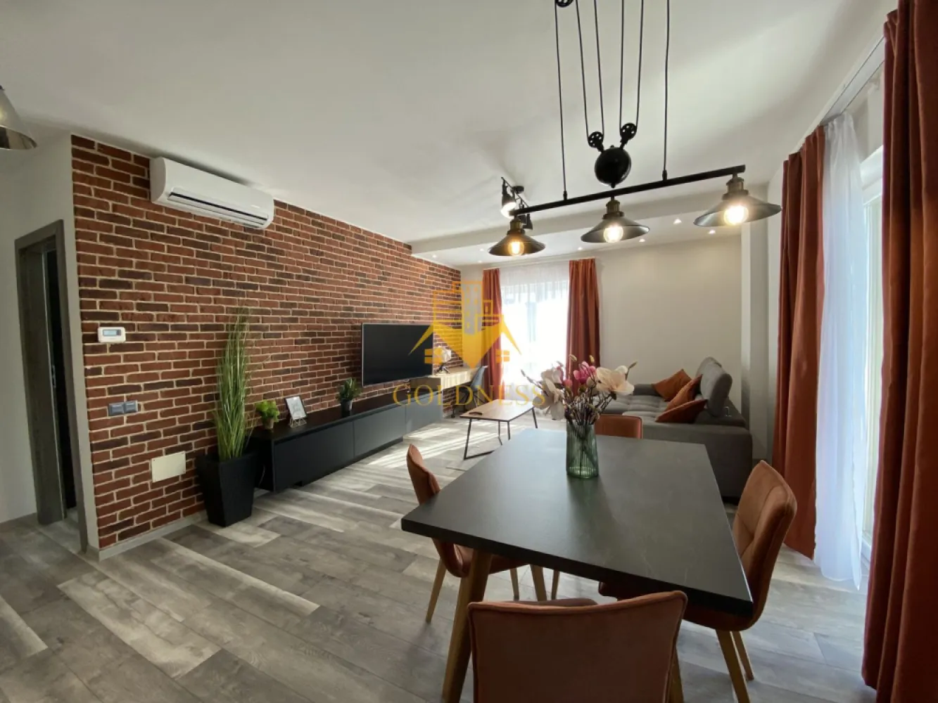 2 camere open space, Parcare, Buna Ziua, Pet Friendly, Grand Park - GOLDNESS Imobiliare vă propune spre închiriere un apartament cu 2 camere complet mobilat și utilat, la etajul 4 într-un imobil de 6 etaje, Zona Grand Park, Buna Ziua. ! Dispune de loc de parcare subteran ! Pet Friendly! - două garanții necesare. Se află în apropierea stațiilor de transport în comun, magazine, restaurante, spații verzi, farmacii, etc. Apartamentul este compartimentat astfel: - dormitor cu pat matrimonial, dressing, noptiere - living cu bucatarie open space complet utilată și mobilată, canapea extensibilă, loc de servit masa . - baie cu cabina de dus, calorifer port prosop și dulap pentru depozitare. - balcon 7 mp. Imobilul este dotat cu toate cele necesare- centrală proprie, frigider, plită, hotă, mașină de spălat haine/ vase, etc. Dacă sunteți interesați de acest apartament și doriți să îl vizionați, dar și pentru alte oferte nu ezitați să ne contactați telefonic sau prin e-mail. Vă stăm la dispoziție! Pentru intermediere se percepe un comision de 50% din prețul chiriei! }}