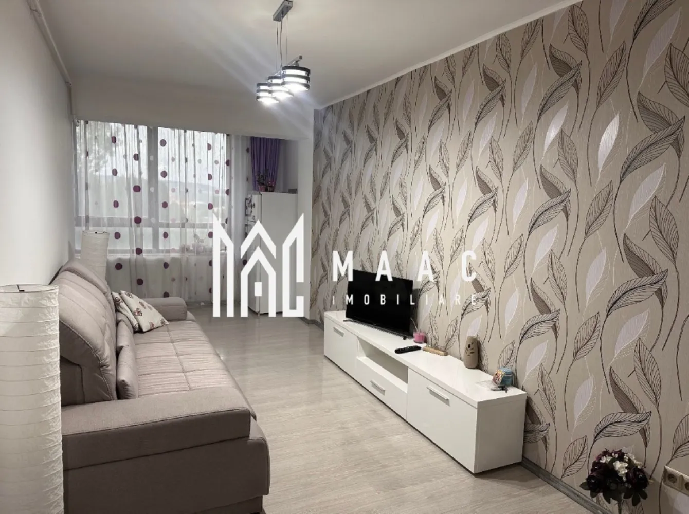 Apartament 2 camere | Balcon | Parcare | D. Stanca - MAAC Imobiliare vă propune spre închiriere un apartament modern, cu 2 camere, situat pe strada Doamna Stanca, într-o clădire finalizată în anul 2016. Apartamentul dispune de compartimentare decomandată și este compus din hol de acces, bucătărie open-space cu living-ul, dormitor matrimonial cu ieșire pe balconul deschis și baie cu cabină. Locuința oferă acces rapid către Shopping City și mai multe supermarket-uri, dar și stații pentru transportul în comun. Aferent - loc de parcare cu blocator electric. Se predă mobilat/utilat. Nu se acceptă animale de companie. Se percepe o garanție în cuantumul unei chirii lunare. Perioada minimă: 12 luni. Disponibilitate: imediată. Pentru mai multe detalii, specificați telefonic că ați văzut anunțul cu ID: CP2925440. }}