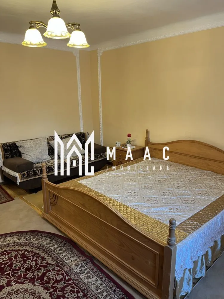 Apartament la casă | 80 MPU | Trei Stejari - MAAC Imobiliare vă propune spre închiriere un apartament la parterul unei case, situat în zona Trei Stejari din Sibiu. Apartamentul cu intrare separată, dispunde de compartimentare decomandată și este compus din bucătărie, sufragerie, dormitor și baie cu geam. Localizarea ofertă acces rapid către centrul istoric și Promenada Mall. Se percepe avans și garanție în cuantumul unei chirii lunare. Nu se acceptă animale de companie. Disponibilitate: 1 Martie. Pentru mai multe detalii, specificați telefonic anunțul cu ID: CP2915254. }}