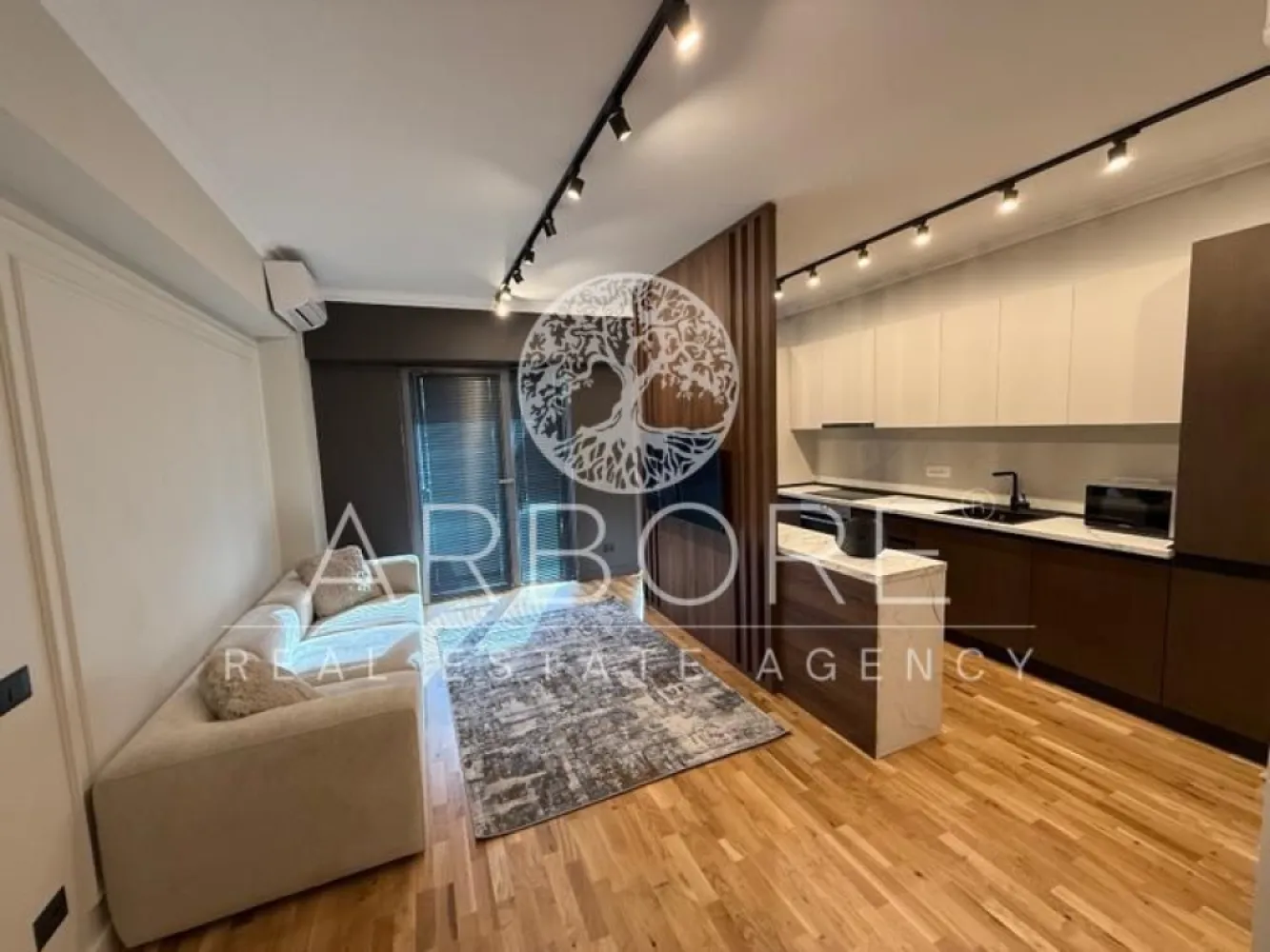 Apartament nou 2 camere lux Bld Unirii - Prima inchiriere - Apartament de 2 camere situat in bloc nou , la 50 m de Bulevardul Unirii, in imediata apropiere a Bibliotecii Nationale si Tribunalul Bucuresti. In zona gasiti cafenele, restaurante si banci. Metroul Piata Unirii este la 10 min de mers pe jos, iar Centrul Vechi la 15 min. Apartamentul este nou, aflat la prima inchiriere are 50,4 mp interior si terasa de 8,3 mp Este dotat cu: - centrala proprie Buderus - 2 aparate de aer conditionat Bosch - incalzire in pardoseala - parchet triplustratificat - 2 Televizoare LG - Masina de spalat rufe si uscator Beko - canapea 3 locuri - pat mare 180*200 cm Bucatarie din furnir echipata cu: - Plita, cuptor, masina de spălat vase si frigider incrorporabil Electrolux - Cuptor cu microunde Gorenje - Fierbator apa Gorenje Terasa este mobilată cu o canapea 3 locuri și 2 fotolii si loc de prcare inclus . Disponibil imediat . Se inchiriaza complet mobilat si utilat. Va stam la dispozitie pentru informatii suplimentare sau pentru programarea unei vizionari. Comisionul agentiei este de 50% din prima prima luna, iar perioada minima a inchirierii este de 12 luni. Cu deosebita consideratie, Arbore Real Estate