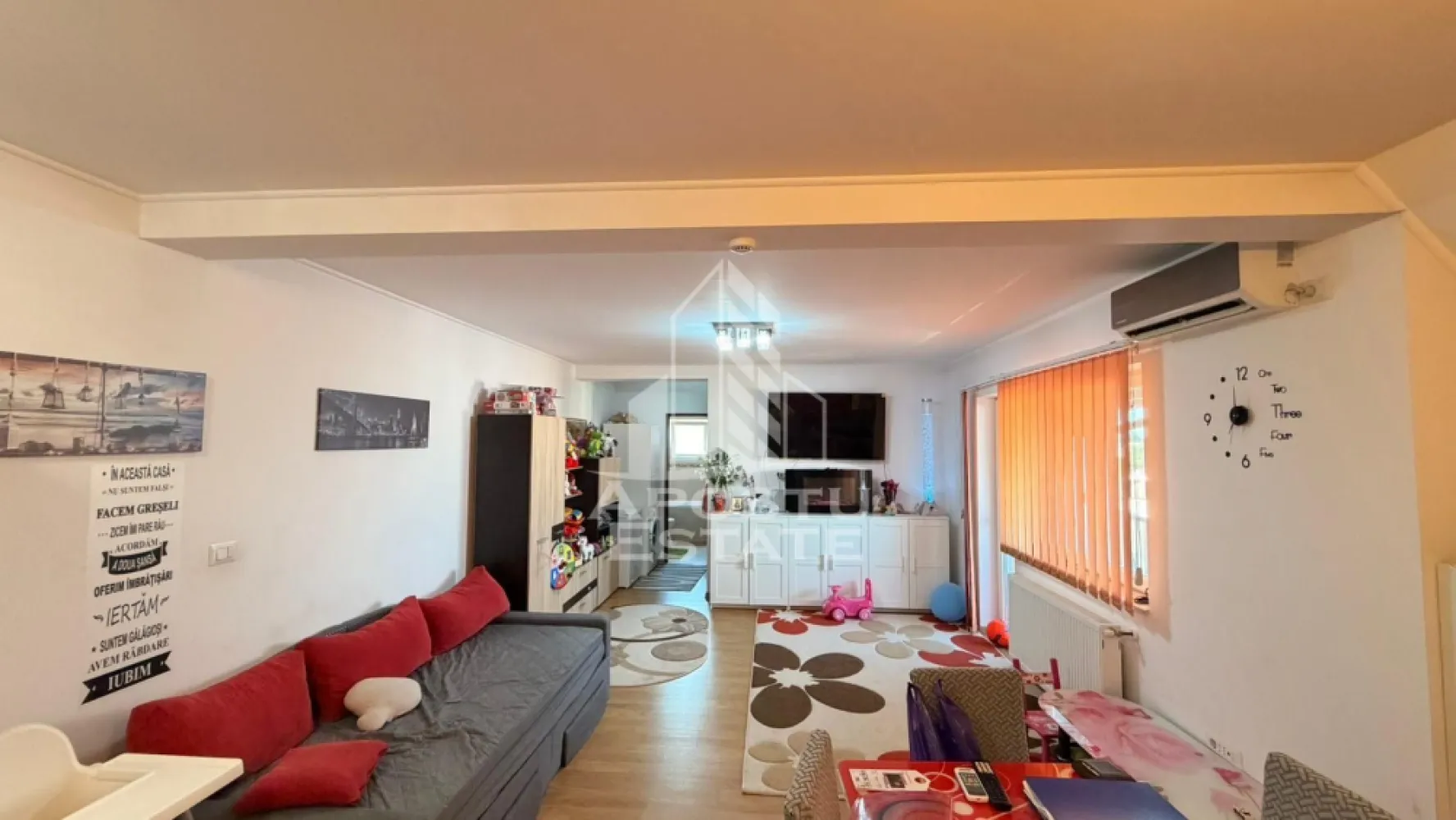 Apartament de vânzare cu 2 camere in zona Lugojului, Timisoara - Agentia imobiliara APOSTU ESTATE va propune spre vanzare un apartament cu 2 camere, situat in zona Lugojului, ideal atat pentru locuinta proprie, cat si pentru investitie.

Apartamentul este amplasat la mansarda unui bloc anvelopat, construit in anul 2014 din BCA. Beneficiaza de o suprafata utila de 51,5 mp, un balcon de 4 mp si un pod propriu de aproximativ 40 mp, ideal pentru depozitare.

Compartimentare:
• Living
• Dormitor
• Bucatarie
• Baie
• Balcon de 4 mp

Caracteristici si dotari:
• Suprafata utila: 51,5 mp
• Balcon: 4 mp
• Mansarda cu geamuri clasice (fara Velux)
• Pod propriu de aproximativ 40 mp
• Bloc anvelopat
• Constructie din BCA
• An constructie: 2014
• Centrala termica proprie pe gaz
• Aer conditionat
• Se vinde complet mobilat si utilat

Vecinatati:
• Lidl
• Profi
• Mijloace de transport in comun

Apartamentul ofera confort, spatii de depozitare generoase si acces rapid catre principalele puncte de interes ale orasului.

Pretul de vanzare este de 86.000 euro.

Pentru mai multe detalii si programarea unei vizionari, va stam cu drag la dispozitie.

Agentia imobiliara Apostu Estate va ofera consultanta bancara gratuita prin intermediul colaboratorilor nostri pentru alegerea celui mai potrivit tip de credit, astfel incat tu sa devi noul proprietar al acestui apartament.
CP3206925