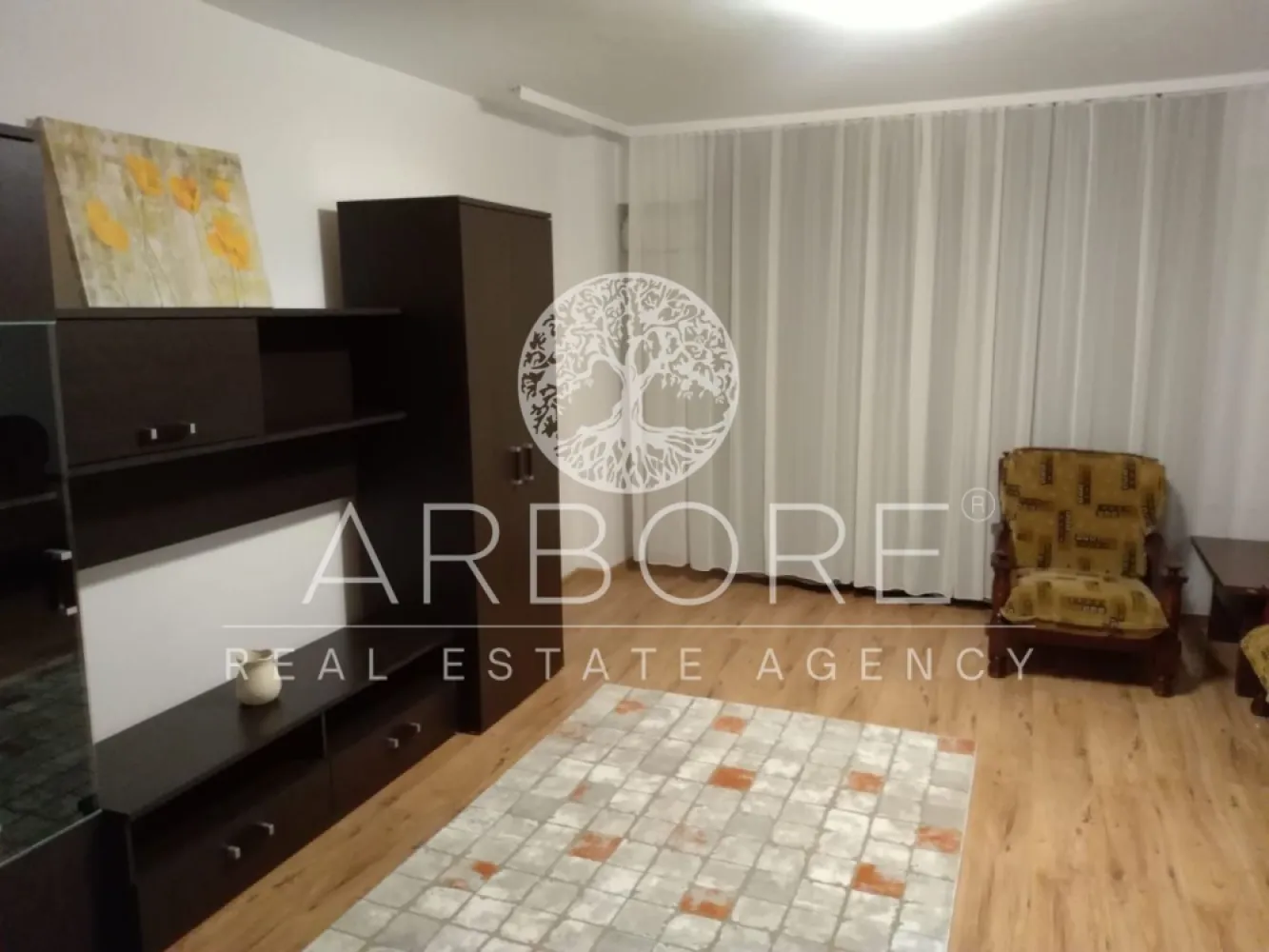 Inchiriere apartament Știrbei Vodă, 3 camere decomandat - Se oferă spre închiriere apartament decomandat cu 3 camere, situat în zona Știrbei Vodă, într-un imobil bine întreținut. Apartamentul este amplasat la etajul 7 din 7, beneficiind de lumină naturală din plin, liniște și o priveliște deschisă. Locuința are o compartimentare practică, cu living generos, două dormitoare separate, bucătărie închisă, baie și spații de depozitare, fiind ideală pentru o familie sau un cuplu care își dorește confort și intimitate. Apartamentul este bine întreținut și gata de mutare. Zona oferă acces rapid către mijloace de transport, centre comerciale, instituții de învățământ și puncte de interes din centrul orașului. ⚠️ Se dorește închirierea către persoane responsabile, fără copii și fără animale de companie. Disponibil imediat . Se inchiriaza complet mobilat si utilat. Va stam la dispozitie pentru informatii suplimentare sau pentru programarea unei vizionari. Comisionul agentiei este de 50% din prima prima luna, iar perioada minima a inchirierii este de 12 luni. Cu deosebita consideratie, Arbore Real Estate }}