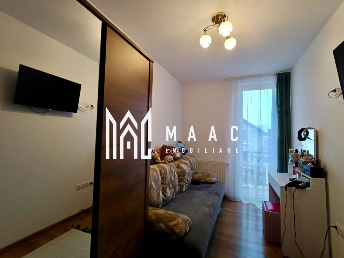Cvadruplex | 84Mp | Cartierul Arhitecților - MAAC-imobiliare vă propune spre vânzare o casă de tip quadruplex la un preț avantajos, situată într-o zonă liniștită, ideală pentru familie, investiție ,sau oricine își dorește liniște,confort, spații verzi în apropiere,și priveliște superbă! Compartimentare: Parter: -living -bucătărie open-space -cămară și încă o încăpere nefinalizată pentru baie/depozitare. Etaj: -baie -3 dormitoare,din care ,două dormitoare cu acces la un balcon deschis de 4 mp² Proprietatea este organizată eficient, dispune de curte 30mp², locuri de parcare ,și, se vinde mobilată sau nemobilată, în funcție de preferințele viitorului proprietar. Pentru vizionări sau mai multe detalii contactați-ne și specificați codul proprietății-ID: CP2841243. }}