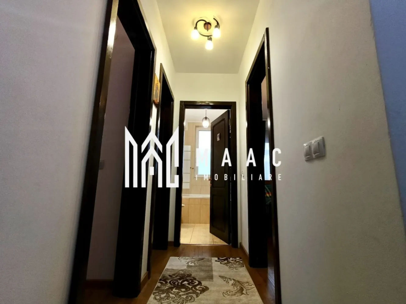 Cvadruplex | 84Mp | Cartierul Arhitecților - MAAC-imobiliare vă propune spre vânzare o casă de tip quadruplex la un preț avantajos, situată într-o zonă liniștită, ideală pentru familie, investiție ,sau oricine își dorește liniște,confort, spații verzi în apropiere,și priveliște superbă! Compartimentare: Parter: -living -bucătărie open-space -cămară și încă o încăpere nefinalizată pentru baie/depozitare. Etaj: -baie -3 dormitoare,din care ,două dormitoare cu acces la un balcon deschis de 4 mp² Proprietatea este organizată eficient, dispune de curte 30mp², locuri de parcare ,și, se vinde mobilată sau nemobilată, în funcție de preferințele viitorului proprietar. Pentru vizionări sau mai multe detalii contactați-ne și specificați codul proprietății-ID: CP2841243. }}