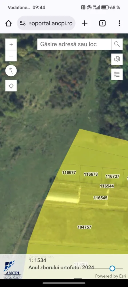 De vânzare 3 parcele de teren dezmembrate și intabulate în Cisnădie – oportunitate excelentă! - Suprafață utilă de 477 mp, iar suprafața totală este de 577 mp pentru fiecare parcelă, incluzând și cota parte din drumul de acces privat. Drumul este deja realizat și fiecare proprietar deține cota sa parte, ceea ce asigură acces facil și proprietate clară.Terenul este complet drept, nu necesită lucrări de îndreptare sau investiții suplimentare și nu se află în zonă cu risc de inundații. Este ideal pentru construirea unei locuințe moderne sau ca investiție sigură.📍 Localizare: în orașul Cisnădie, zonă în dezvoltare, liniștită și cu acces rapid către Sibiu.💶 Preț: 19.500 euro/parcela(cu cota de drum inclusă în preț)Pentru cei care caută un teren bine poziționat, fără riscuri și la un preț accesibil, aceste parcele reprezintă o alegere excelentă. }}