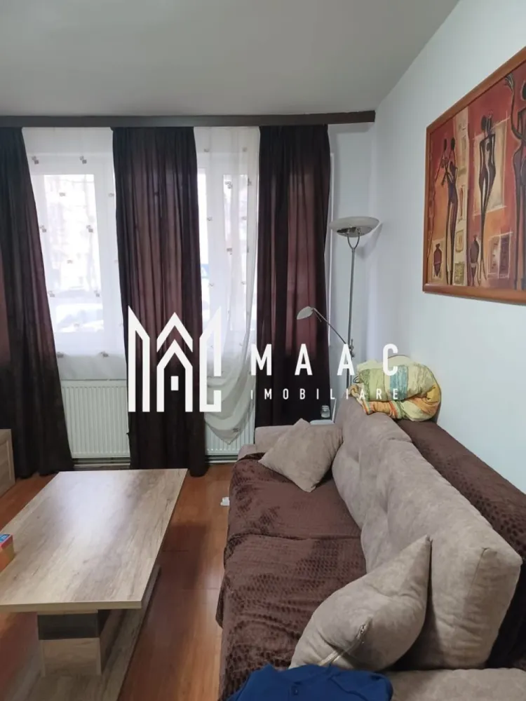 Apartament 2 camere I Parter I zona Mihai Viteazul - MAAC Imobiliare va propune spre vânzare un apartament cu 2 camere semidecomandat ,compus din living ,dormitor ,baie cu geam și bucătărie separată. E situat la parter înalt, într-un imobil bine întreținut. O locuință ce aduce echilibrul între confort, funcționalitate și poziționare buna în oraș. Apartamentul este complet mobilat, amenajat cu bun gust și atenție la detalii, iar dotările includ electrocasnice de calitate, alese pentru durabilitate și eficiență. Spațiile sunt bine proporționate, luminoase și primitoare. Apartamentul este potrivit atât pentru locuinta personală, cât și pentru investiție. Unul dintre marile avantaje ale proprietății este amplasarea: vizavi de Școala Nr. 9 Sibiu și Liceul Noica,, cu acces rapid către punctele importante ale orașului Pentru mai multe detalii precizați ca ați văzut anunțul cu ID CP2943893 }}