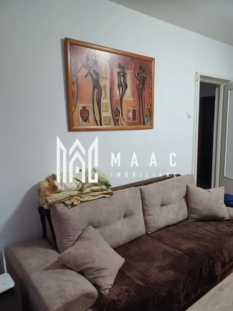 Apartament 2 camere I Parter I zona Mihai Viteazul - MAAC Imobiliare va propune spre vânzare un apartament cu 2 camere semidecomandat ,compus din living ,dormitor ,baie cu geam și bucătărie separată. E situat la parter înalt, într-un imobil bine întreținut. O locuință ce aduce echilibrul între confort, funcționalitate și poziționare buna în oraș. Apartamentul este complet mobilat, amenajat cu bun gust și atenție la detalii, iar dotările includ electrocasnice de calitate, alese pentru durabilitate și eficiență. Spațiile sunt bine proporționate, luminoase și primitoare. Apartamentul este potrivit atât pentru locuinta personală, cât și pentru investiție. Unul dintre marile avantaje ale proprietății este amplasarea: vizavi de Școala Nr. 9 Sibiu și Liceul Noica,, cu acces rapid către punctele importante ale orașului Pentru mai multe detalii precizați ca ați văzut anunțul cu ID CP2943893 }}