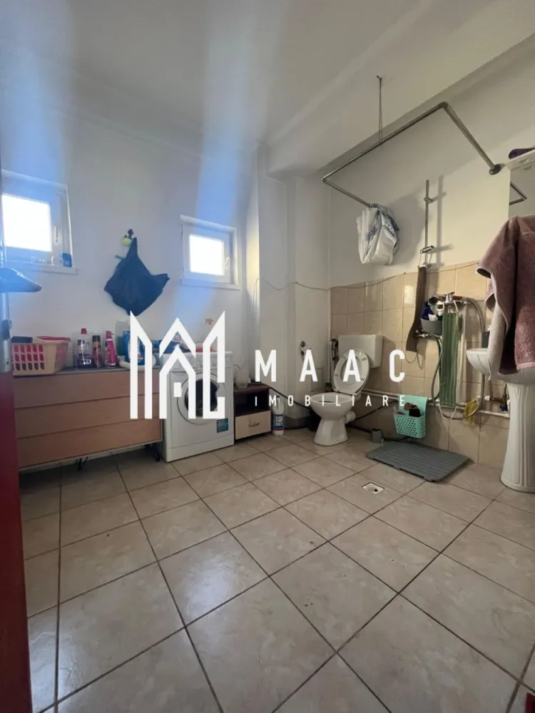 Spatiu Comercial | Rezidential | Piata Nord - MAAC Imobiliare vă propune spre închiriere o clădire P+2+M situată în municipiul Râmnicu Vâlcea, în cartierul Nord, zona Piață – o locație cu vizibilitate foarte bună și acces facil către principalele puncte de interes ale orașului. Imobilul are o suprafață totală de aproximativ 250 mp, fiind compartimentat eficient și pretabil atât pentru locuință, cât și pentru activități comerciale sau de birouri (sediu firmă, clinică, cabinet, after-school, spații administrative etc.). Clădirea oferă: * Regim de înălțime Parter + 2 Etaje + Mansardă * Spații generoase și luminoase * Posibilitate de organizare flexibilă a activității * Locuri de parcare închiriate de la primărie, un avantaj important pentru angajați și clienți Poziționarea în zona Pieței Nord asigură vad comercial bun și acces rapid la mijloace de transport, magazine și alte servicii. Pentru detalii suplimentare și programarea unei vizionări, echipa MAAC Imobiliare vă stă la dispoziție. ID : CP2944878 }}