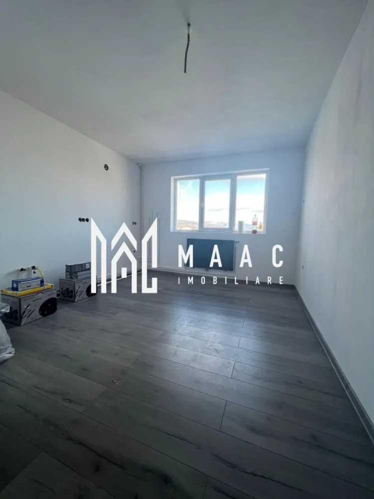 Apartament 2 camere | cartier Traian | 44mp - MAAC Imobiliare vă propune spre vânzare un apartament modern cu 2 camere, situat la mansardă, în cartierul Traian. Locuința face parte dintr-o construcție nouă, realizată din BCA, și are o suprafață utilă de 44 mp, fiind dispusă pe două niveluri, oferind un spațiu eficient compartimentat și ideal pentru un stil de viață modern. Compartimentare practică pe două niveluri: Parter: zonă de living cu bucătărie open-space și baie Etaj: dormitor luminos Apartamentul se predă la stadiul de gri, oferind viitorului proprietar libertatea de a-l amenaja și finisa după propriul gust și buget. Este o oportunitate excelentă atât pentru locuință personală, cât și pentru investiție (închiriere pe termen lung sau regim hotelier). Localizare avantajoasă – situat în cartierul Traian, cu acces facil la mijloace de transport, magazine, școli și alte puncte de interes. Preț: 28.000 € + TVA Imaginile atașate includ atât fotografii tip showroom (cu titlu de prezentare), cât și poze din stadiul actual de predare. Pentru mai multe informații sau programarea unei vizionări, echipa MAAC Imobiliare vă stă la dispoziție! CP2944995 }}