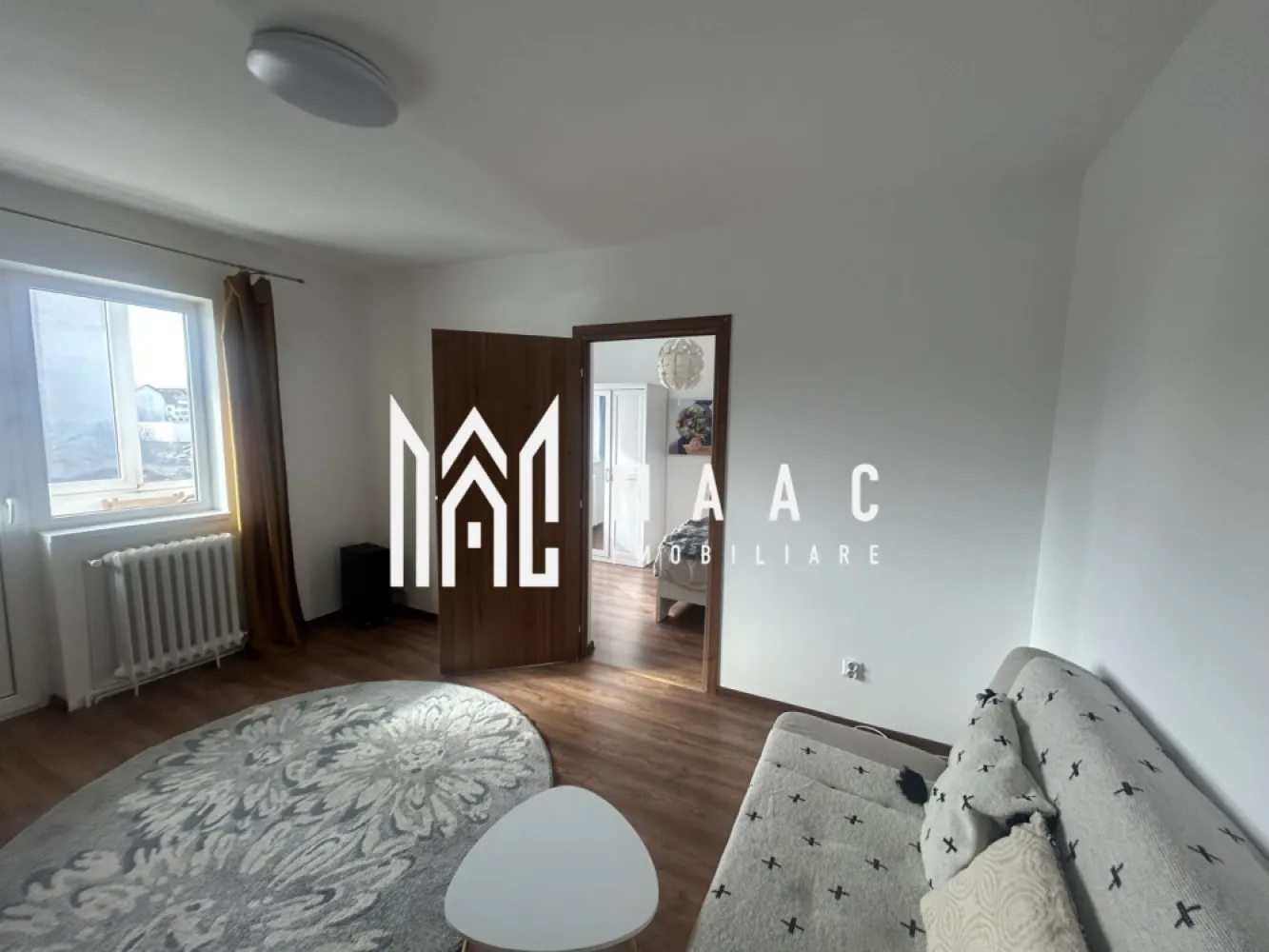 Apartament 2 Camere I Etaj intermediar-3 I Renovat I Rahovei - Va propunem spre vanzare un apartament de 2 camere situat la etajul 3 din 4 al unui imobil din zona de Rahovei-Ciresica. Caracteristici principale: Suprafață: 37 mp Compartimentare: 2 dormitoare Bucătărie Baie Hol Balcon Stare și dotări: Complet utilat Apartament curat, îngrijit, toate funcționale Nu a fost niciodată închiriat Nelocuit în ultimii ani, dar revizuit periodic Localizare și avantaje: Foarte aproape de centre comerciale. Acces rapid la mijloace de transport în comun Magazine, servicii și facilități în imediata apropiere Apartamentul este ideal atât pentru locuință proprie, cât și pentru investiție, fiind gata de mutare imediată. Pentru mai multe detalii precizati telefonic ca ati vazut anuntul cu ID: CP2939852 }}