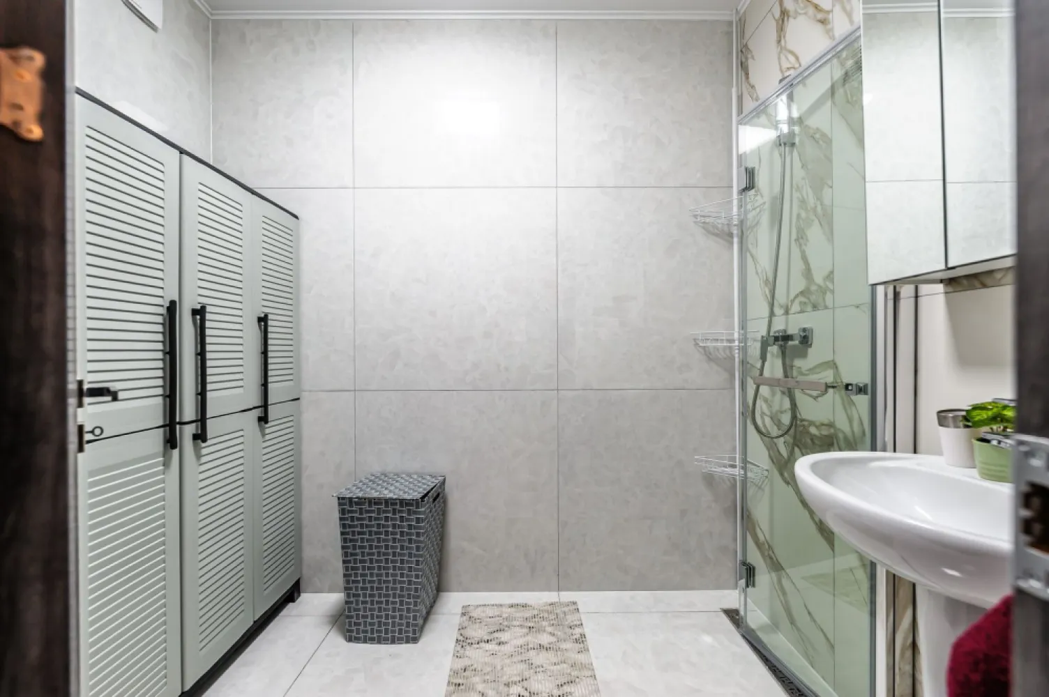 Apartament ultracentral cu loc de parcare, 2 camere cu terasa proprie