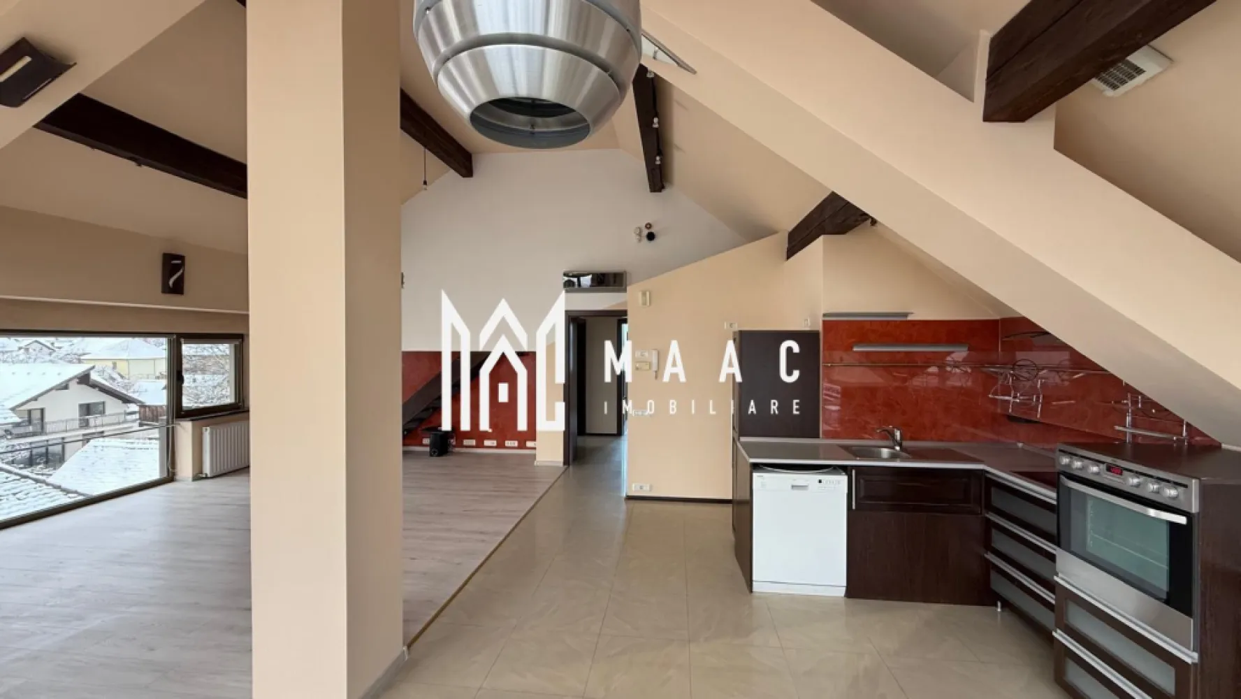 Spațiu de birouri | 120 mp| Calea Dumbrăvii - MAAC Imobiliare vă propune spre închiriere un spațiu de birouri situat într-o zonă premium a orașului Sibiu, pe Calea Dumbrăvii, într-o clădire nouă, modernă. Amplasat la mansarda imobilului, spațiul beneficiază de lumină naturală generoasă și oferă un mediu de lucru confortabil, ideal pentru activități de birou, IT, contabilitate, consultanță sau alte domenii administrative. Caracteristici principale: Suprafață utilă: 120 mp Compartimentare eficientă, ușor adaptabilă nevoilor chiriașului Grup sanitar propriu Utilități separate de restul clădirii (contorizare individuală) Clădire nouă, finisaje moderne Acces facil către mijloace de transport, restaurante și alte puncte de interes Spațiul oferă un cadru profesional, potrivit pentru companii care își doresc un sediu reprezentativ într-o zonă bine cotată a orașului. Pentru mai multe detalii sau pentru a programa o vizionare, vă rugăm să ne contactați specificând ID:CP2937470 }}