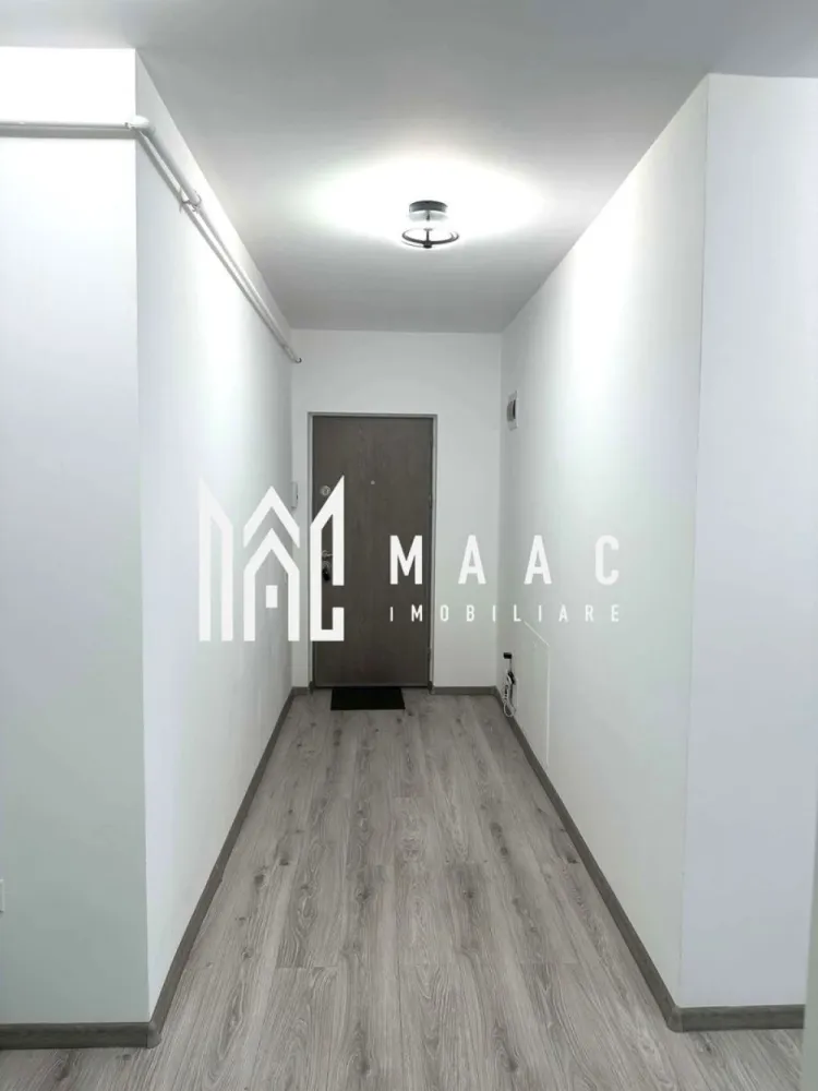 Apartament 2 camere de vânzare | Doamna Stanca | parter, terasă - Apartament cu 2 camere decomandat în zona Doamna Stanca din Șelimbăr, situat la parterul unui imobil construit în 2021, cu balcon, terasă și loc de parcare, potrivit pentru mutare rapidă.

Detalii proprietate:
• Suprafață utilă: 56 mp
• Compartimentare: decomandat
• Compartimentare interioară: living cu balcon și spațiu de depozitare, dormitor, bucătărie separată cu acces în terasă, hol și baie cu aerisire naturală
• Regim de înălțime: parter din 3 etaje
• An construcție: 2021
• Finisaje: finisat modern
• Confort 1, încălzire în pardoseală
• Se predă mobilat și utilat
• Aferent: 1 loc de parcare

Zona Doamna Stanca oferă acces rapid către Piața Rahova, Supeco și alte puncte comerciale, bancare și de învățământ. În apropiere se află stații pentru transportul în comun, iar amplasarea susține un ritm de zi cu zi practic, cu servicii utile la distanță convenabilă.

Cod anunț CP3206674. Contactați-ne pentru o vizionare și pentru toate detaliile legate de această proprietate.