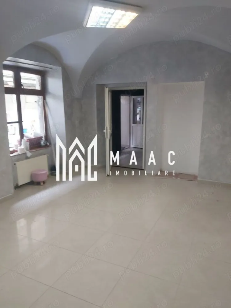 Spațiu Comercial | 45 MPU | Ultracentral - MAAC Imobiliare oferă spre închiriere un spațiu comercial ~45 mp – Ultracentral, Sibiu Vă propunem spre închiriere un spațiu comercial cu suprafața de aproximativ 45 mp. Chirie: 550 euro/lună (2800 lei) Locația este ideală pentru diverse activități comerciale, birou sau servicii, datorită vizibilității și accesului facil. Pentru mai multe informații sau programarea unei vizionări, vă rugăm să ne contactați și să specificați ID-ul proprietății: CP2940488. }}