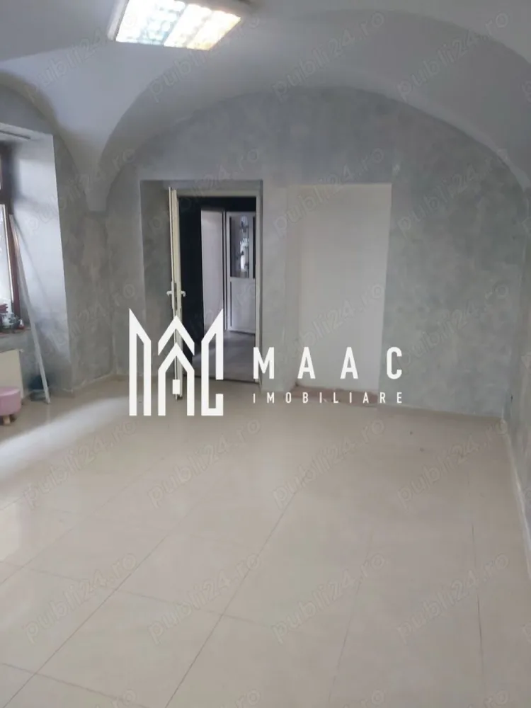 Spațiu Comercial | 45 MPU | Ultracentral - MAAC Imobiliare oferă spre închiriere un spațiu comercial ~45 mp – Ultracentral, Sibiu Vă propunem spre închiriere un spațiu comercial cu suprafața de aproximativ 45 mp. Chirie: 550 euro/lună (2800 lei) Locația este ideală pentru diverse activități comerciale, birou sau servicii, datorită vizibilității și accesului facil. Pentru mai multe informații sau programarea unei vizionări, vă rugăm să ne contactați și să specificați ID-ul proprietății: CP2940488. }}