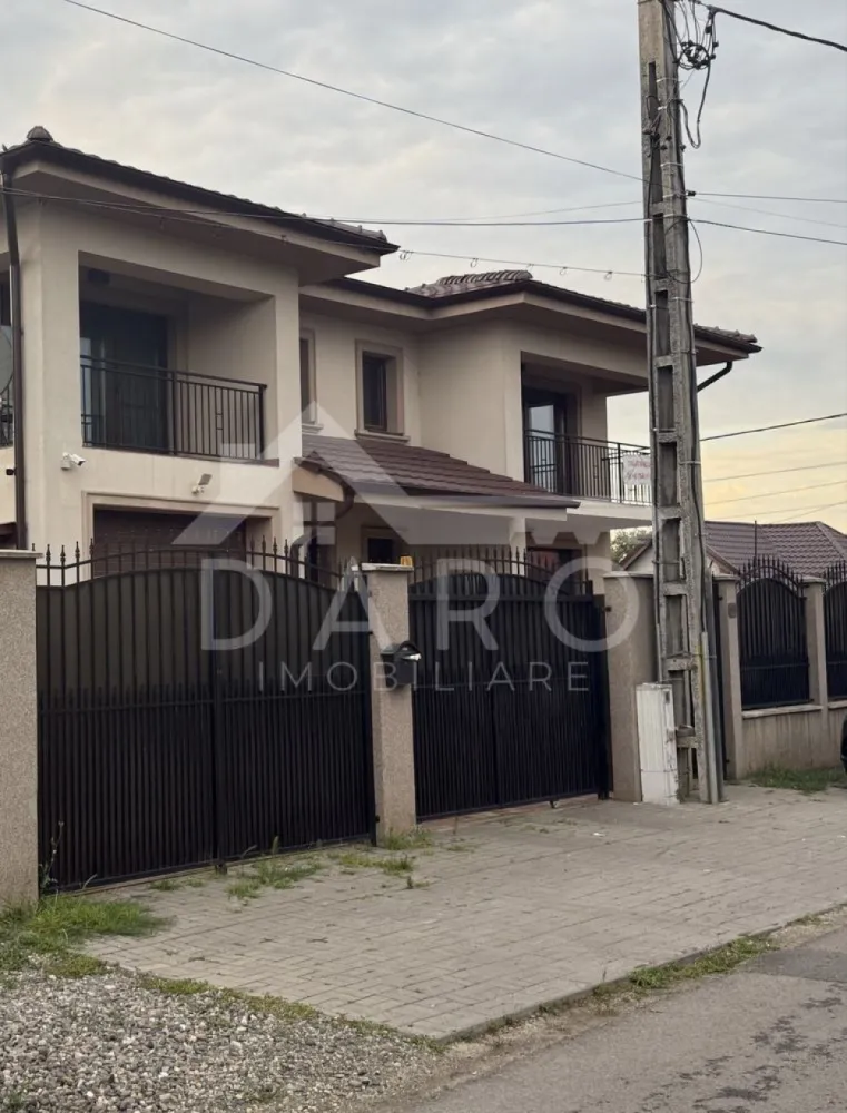 Casa de vanzare - 🏡 Casă de vânzare – 4 camere | 220 mp | Zonă liniștită și accesibilă Această casă spațioasă, cu o suprafață de 220 mp, este ideală pentru o familie care caută confort, siguranță și liniște. Proprietatea dispune de 4 camere generoase, fiecare fiind bine iluminată și aerisită, creând un ambient plăcut și primitor. Avantaje principale: Suprafață utilă: 220 mp 4 camere spațioase Compartimentare practică, ideală pentru familie Lumină naturală din abundență Zonă rezidențială liniștită Localizare excelentă: Aproape de stația de autobuz Ceangăilor – acces rapid către oraș În imediata apropiere de Farmacia Unirii Zonă calmă, perfectă pentru relaxare și viață de familie 📞 Nu rata ocazia de a viziona această proprietate! Contactează-mă pentru mai multe detalii și pentru a programa o vizionare }}