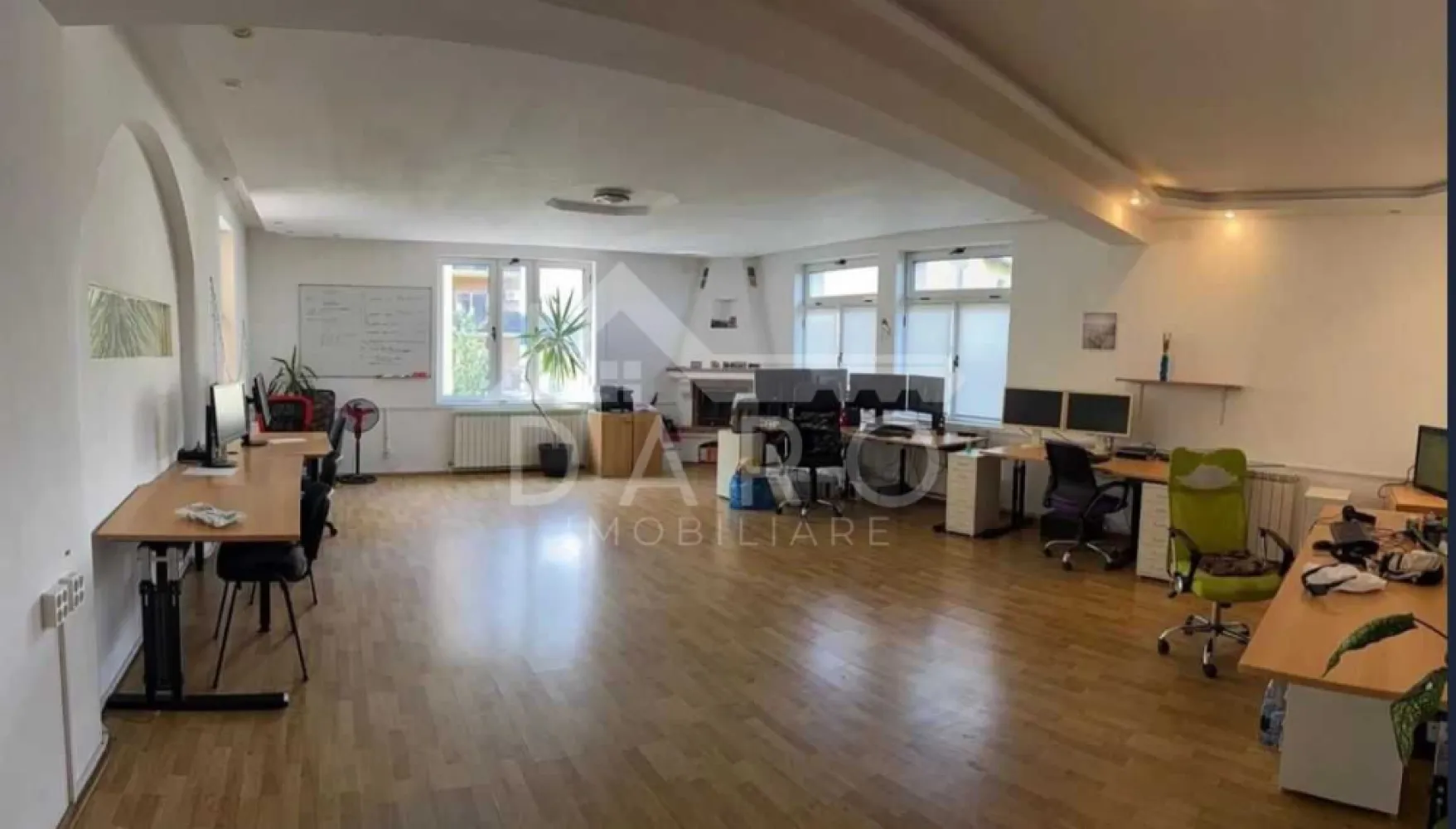 inchiriez casa mare in Tudor pretabila pentru firme, birouri etc. - 🏢 De închiriat casă pentru birouri – Tudor | 420 mp Se oferă spre închiriere casă spațioasă, situată în cartierul Tudor, pe Strada Regina Elisabeta (lângă Romstal), ideală pentru activități de birou sau alte activități comerciale. 📐 Suprafață utilă: 420 mp 📐 Teren: 720 mp 🏗 Compartimentare pe 3 niveluri: demisol + parter + etaj Caracteristici: ✔ 6 camere generoase ✔ 3 băi ✔ 2 bucătării cu zonă de luat masa ✔ 3 terase ✔ rețea de internet rapid în toate încăperile ✔ capacitate pentru 25–30 persoane Facilități: 🚗 garaj pentru 2 mașini 🚗 parcare privată pentru 6–7 mașini 📍 zonă liniștită, acces facil, locație foarte bună pentru activități de business Imobilul a fost utilizat în ultimii 7 ani ca spațiu de birouri și se pretează pentru: • sediu firmă • clinică / cabinet • firmă IT / contabilitate / call-center • activități educaționale sau servicii 💰 Preț închiriere: • 1.900 €/lună – închiriere integrală • 1.400 €/lună – parter + etaj 🤝 Proprietate promovată prin DARO Imobiliare 💳 Dorești să achiziționezi un spațiu pentru afacerea ta? Prin Kiwi Finance îți ofer: ✔ analiză GRATUITĂ pentru credit imobiliar sau business ✔ soluții de finanțare din ofertele mai multor bănci ✔ negocierea condițiilor în favoarea ta ✔ suport complet până la semnarea contractului 📞 Detalii și vizionări: Coman Maria – DARO Imobiliare & Kiwi Finance 📱 0749 535 729 🔑 DARO Imobiliare – găsim spațiul potrivit pentru afacerea ta. 💳 Kiwi Finance – obținem finanțarea pentru dezvoltarea ei. }}