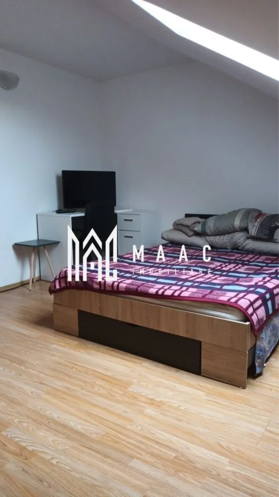 Mansardă | 46 MPU | Terezian - MAAC Imobiliare oferă spre vânzare o garsonieră tip mansardă – 46 mp, la 10 minute de centrul istoric Compartimentare: • Etaj superior: dormitor spațios • Nivel inferior: bucătărie cu living open-space și baie Avantaje locație: Supermarketuri în apropiere Restaurante și cafenele Parcuri și zone verzi pentru relaxare Stații de transport în comun la câteva minute distanță Pentru mai multe informații sau pentru programarea unei vizionări, vă rugăm să ne contactați și să specificați ID-ul proprietății: CP2939853. }}