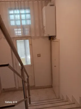 BRASADAS vinde casa 2 cam cu etaj 6 ari zona Bercu Rosu.