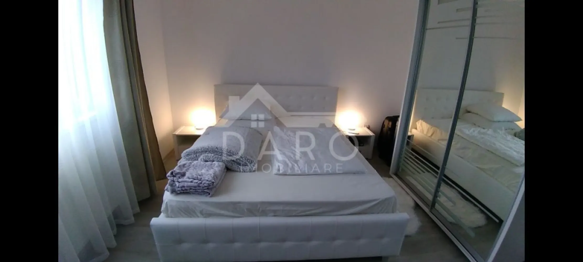 De închiriat in Sângeorgiu de Mureș. Zonă rezidențială - 🏡 De închiriat casă – Sângeorgiu de Mureș, Str. Narciselor | Zonă liniștită Vă propunem spre închiriere o casă situată într-o zonă deosebită și liniștită din Sângeorgiu de Mureș, ideală pentru o familie care își dorește confort și intimitate. 📐 Suprafață: aproximativ 100 mp 📅 Disponibilă din 1 Martie Compartimentare: Parter: ✔ living spațios ✔ bucătărie complet utilată (inclusiv mașină de spălat vase) ✔ birou ✔ baie ✔ hol ✔ acces direct pe terasă Etaj: ✔ 3 camere ✔ baie Avantaje: ✔ complet mobilată și utilată ✔ construcție solidă și eficientă energetic ✔ consum redus de gaz pe timp de iarnă ✔ stradă asfaltată ✔ zonă liniștită, ideală pentru locuit Locuința este potrivită pentru familii sau pentru cei care își doresc liniște, spațiu și confort aproape de oraș. 🤝 Proprietate promovată prin DARO Imobiliare 💳 Te gândești să cumperi o locuință? Prin Kiwi Finance îți oferim consultanță GRATUITĂ: ✔ analiză eligibilitate ✔ acces la oferte de la peste 12 bănci ✔ negocierea dobânzii în favoarea ta ✔ suport complet până la aprobarea creditului 📞 Detalii și vizionări: Coman Maria – DARO Imobiliare & Kiwi Finance 📱 0749 535 729 🔑 DARO Imobiliare – găsim locuința potrivită. 💳 Kiwi Finance – obținem finanțarea pentru viitoarea ta casă. }}