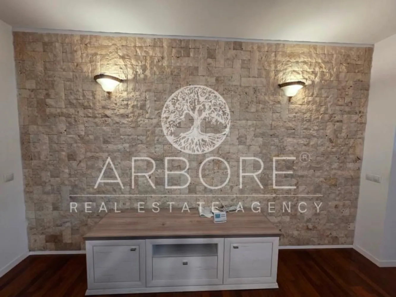 Apartament 3 camere de inchiriat Tineretului - Se oferă spre închiriere apartament cu 3 camere, confortabil și bine întreținut, situat într-un bloc poziționat foarte aproape de parc, magazine și mijloace de transport. 📍 Localizare: – Parc la câteva minute de mers pe jos – Magazine, supermarketuri și servicii în imediata apropiere – Metrou Tineretului si Timpuri Noi la aproximativ 10 minute 🏠 Detalii apartament: – 3 camere (living + 2 dormitoare) – Complet mobilat și utilat – Bucătărie complet echipată – Bai moderne - Doua debarale – Stare foarte bună, curat și bine întreținut – Ideal pentru familie, cuplu sau persoane care doresc confort și liniște 💰 Chirie: 849 EUR / lună Disponibil imediat . Se inchiriaza complet mobilat si utilat. Va stam la dispozitie pentru informatii suplimentare sau pentru programarea unei vizionari. Comisionul agentiei este de 50% din prima prima luna, iar perioada minima a inchirierii este de 12 luni. Cu deosebita consideratie, Arbore Real Estate }}