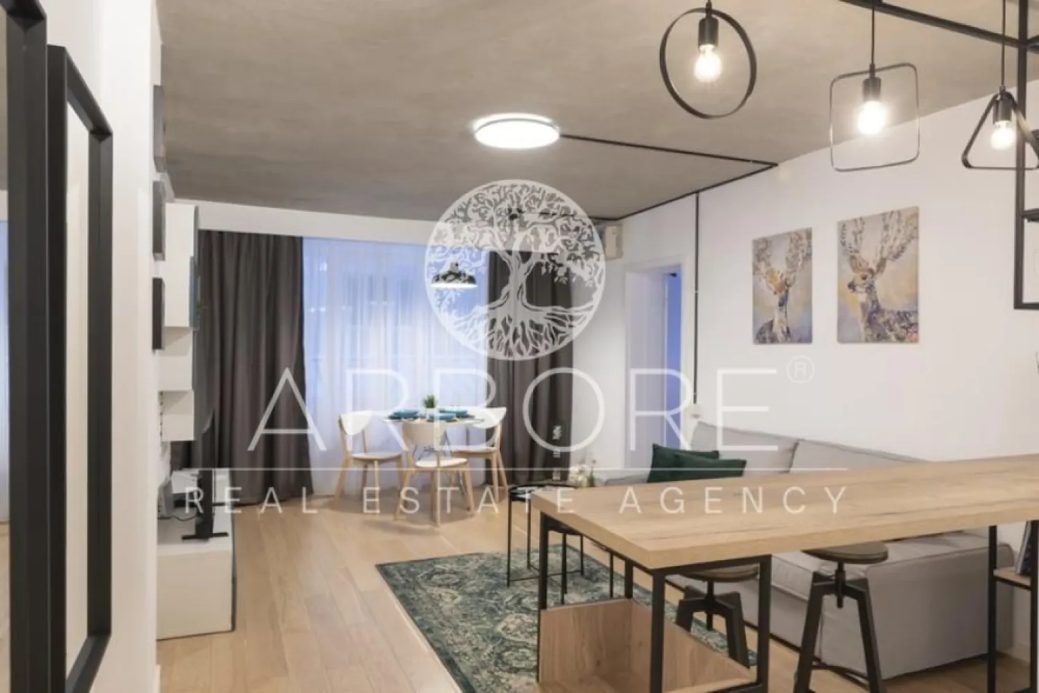 Apartament 3 camere, Sala Palatului, Blocul turn, etaj1 - Inchiriere apartament 3 camere ultracentral Living deschis cu bucatarie inclusa, a treia cu acces din dormitorul principal. Ideal birou, dressing, camera copil Pozitie: in blocul turn, Sala Palatului Design contemporan, complet mobilat si dotat (masina spalat rufe, masina spalat vase, frigider, aragaz, cuptor, microunde, cafetiera etc) Disponibil imediat . Se inchiriaza complet mobilat si utilat. Va stam la dispozitie pentru informatii suplimentare sau pentru programarea unei vizionari. Comisionul agentiei este de 50% din prima prima luna, iar perioada minima a inchirierii este de 12 luni. Cu deosebita consideratie, Arbore Real Estate }}